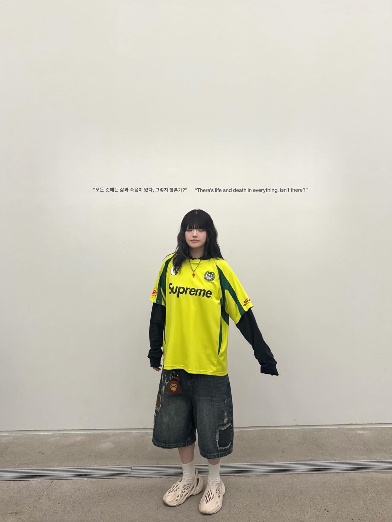 Supreme Hooded Soccer Jersey Bright Green - 23FW, Adidas Yeezy Foam RNNR Sand 착용 스타일 - 1