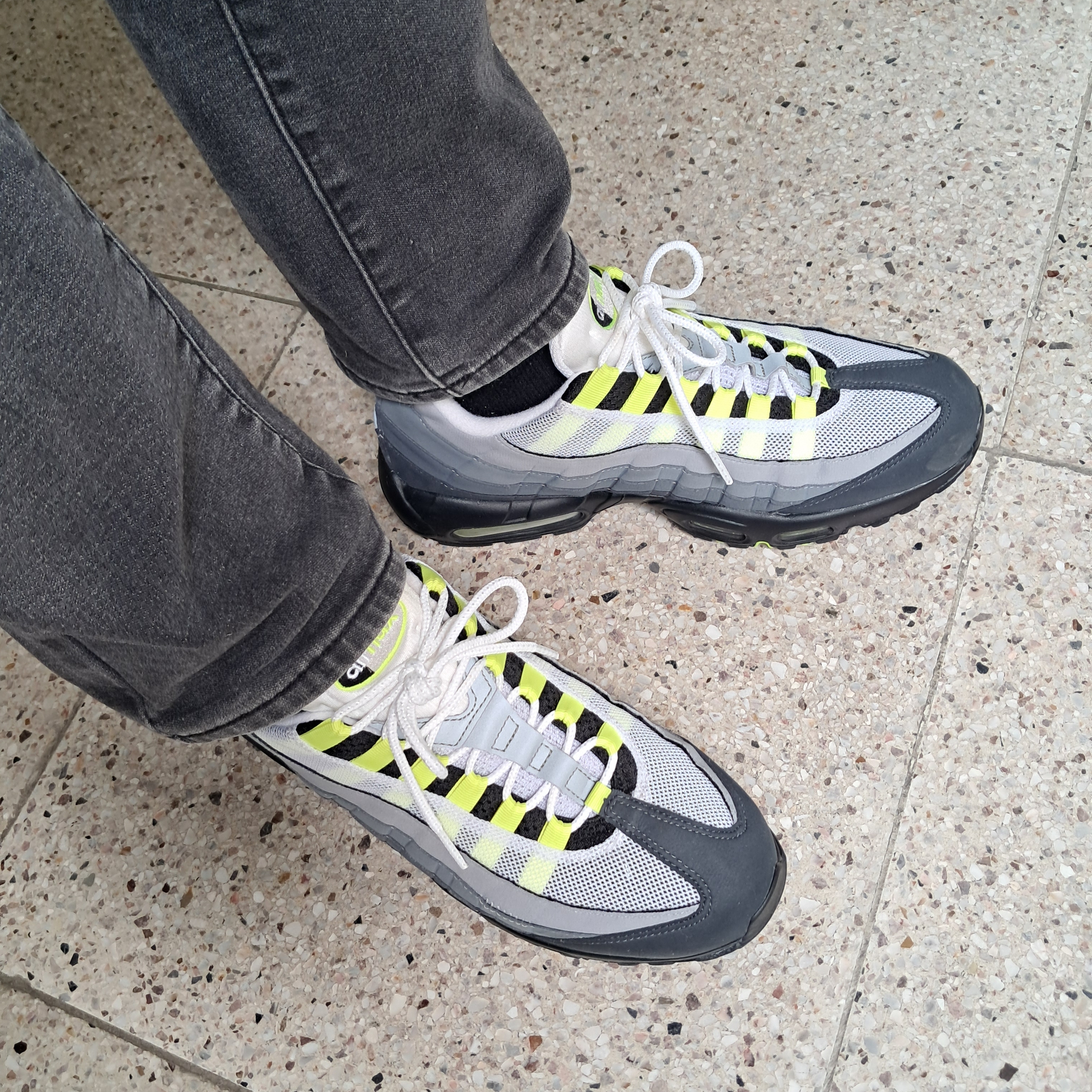 Nike Air Max 95 OG Neon Yellow 2020, Nike Air Max 95 OG Neon 착용 스타일 - 3