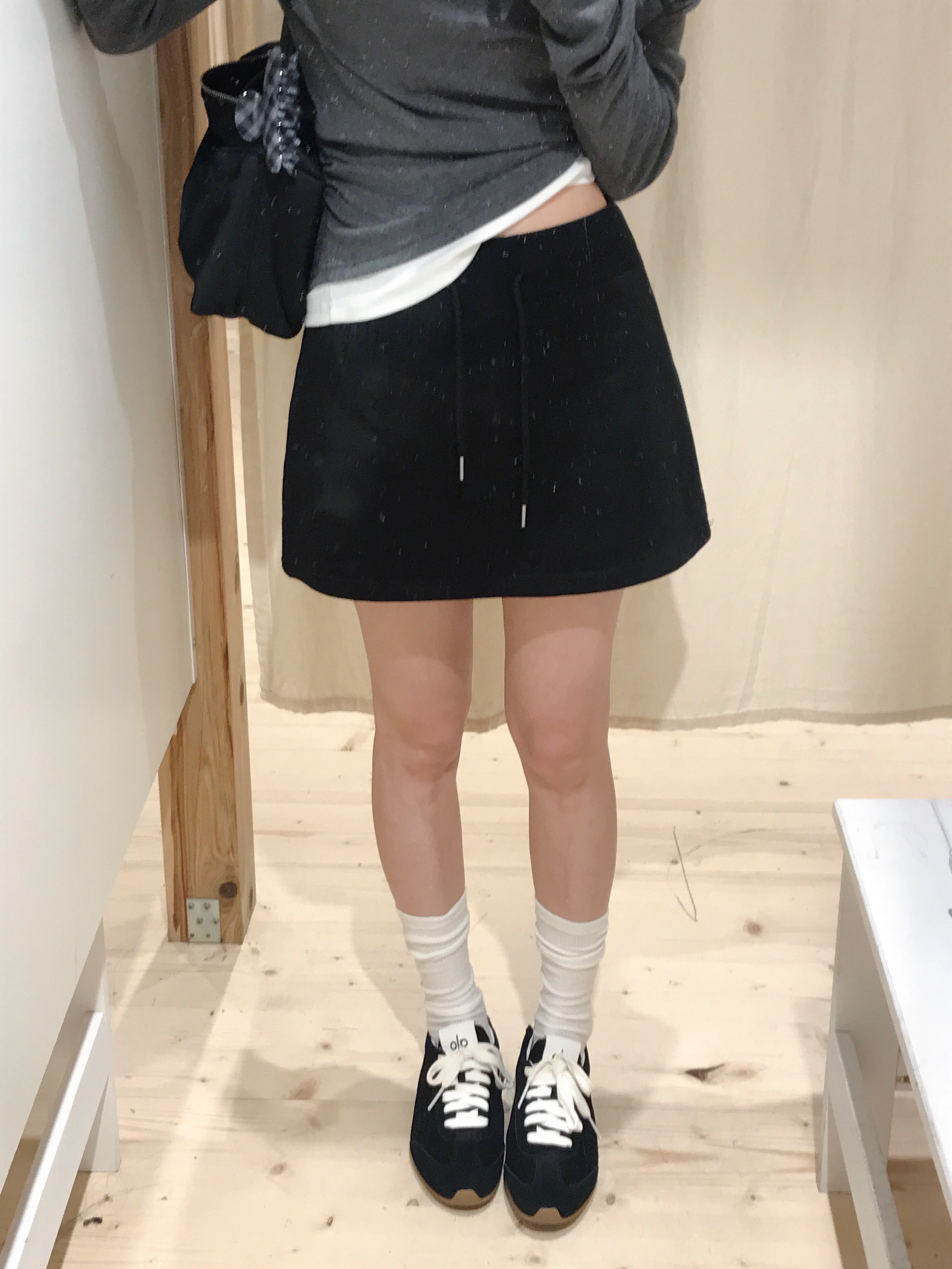 (W) Alo Yoga Sunset Sneaker Black 착용 스타일 - 3