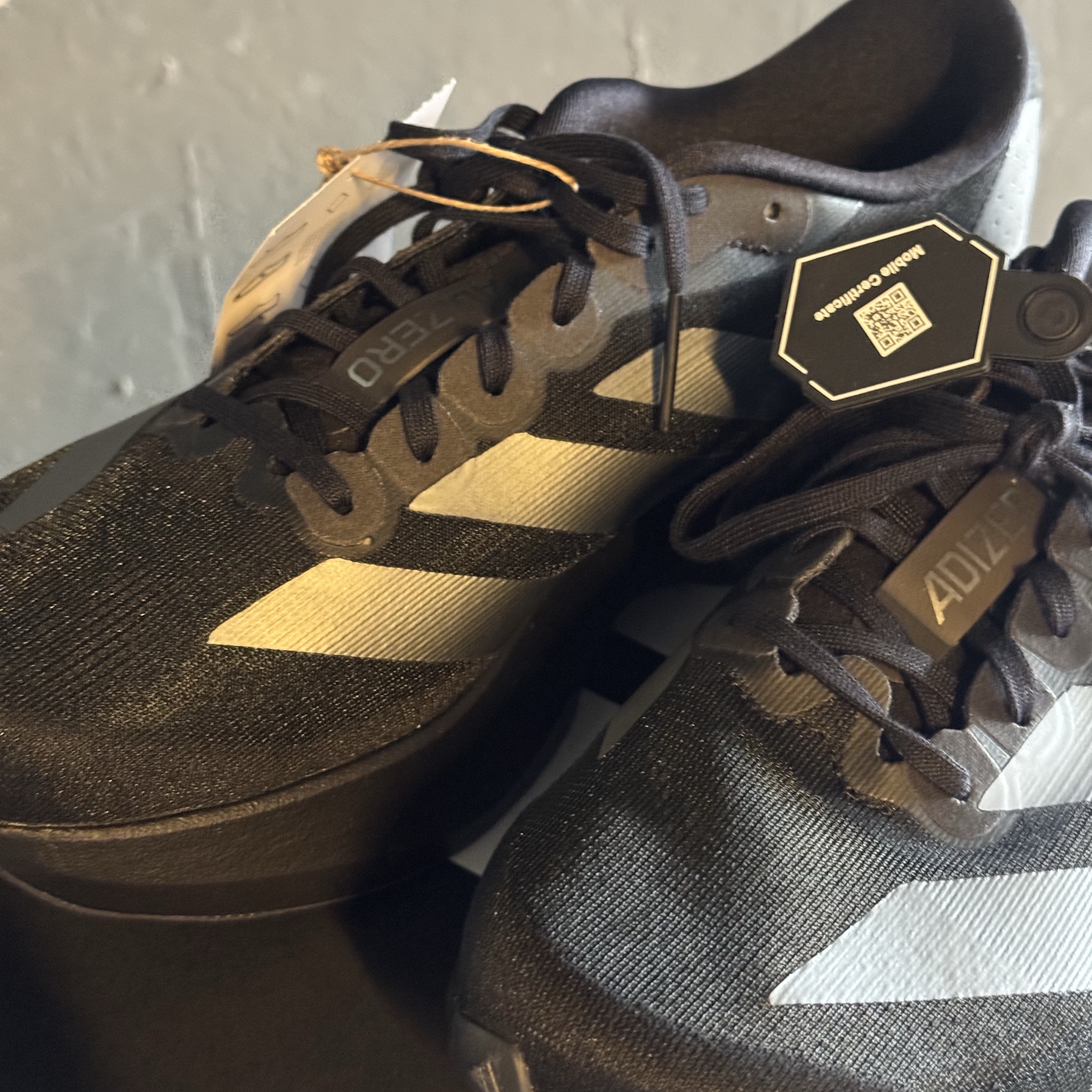 Adidas Adizero EVO SL Core Black Iron Metallic 착용 스타일 - 3