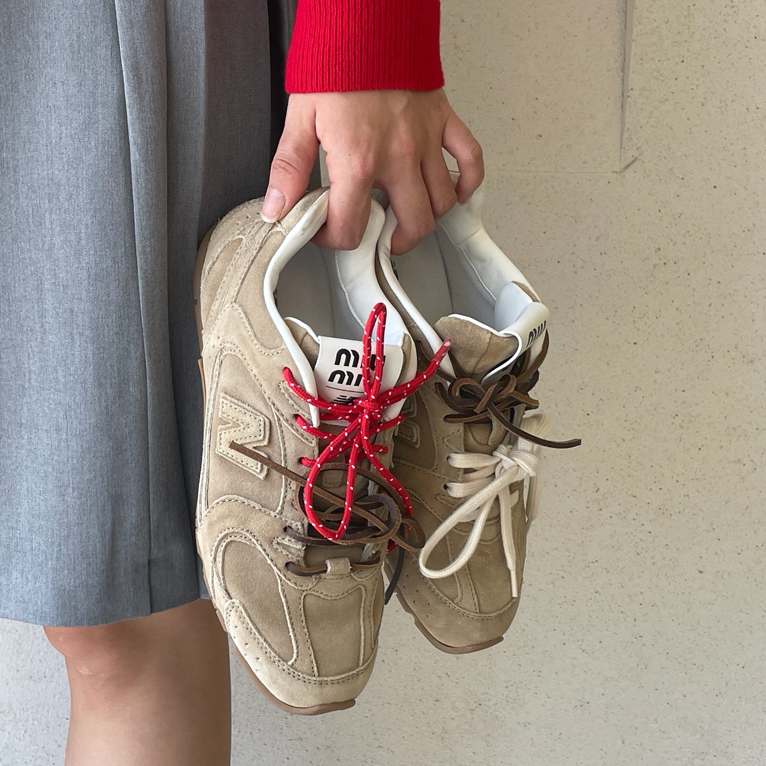 (W) New Balance x Miu Miu 530 Suede Mesh Sneakers Ecru 착용 스타일