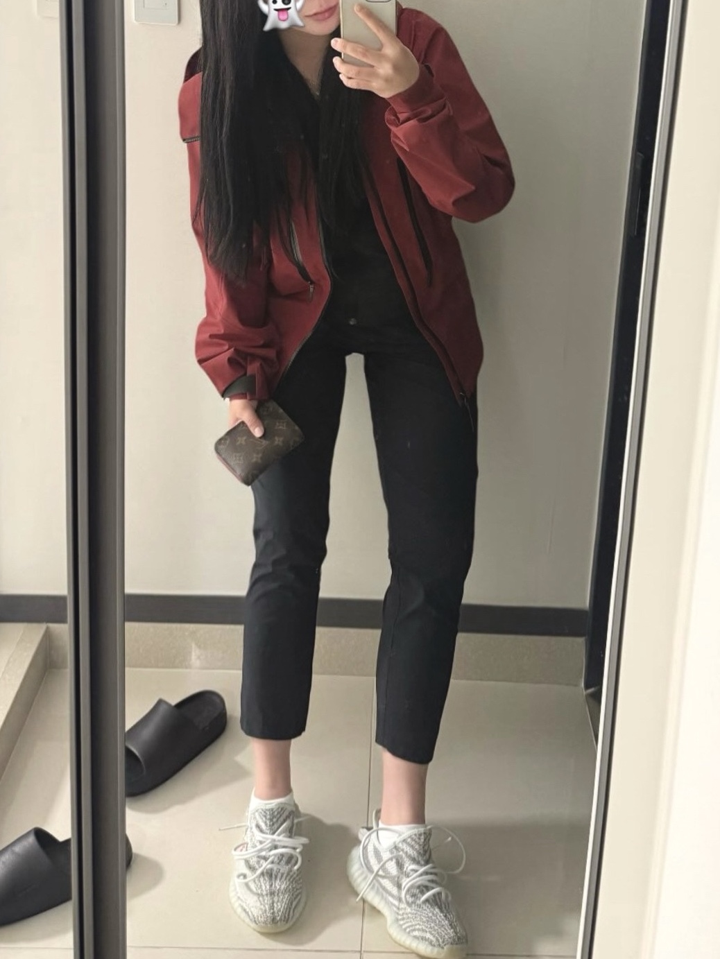 Arc'teryx Alpha SV Jacket Bordeaux, Adidas Yeezy Boost 350 V2 Blue Tint 2021/2022/2023 착용 스타일