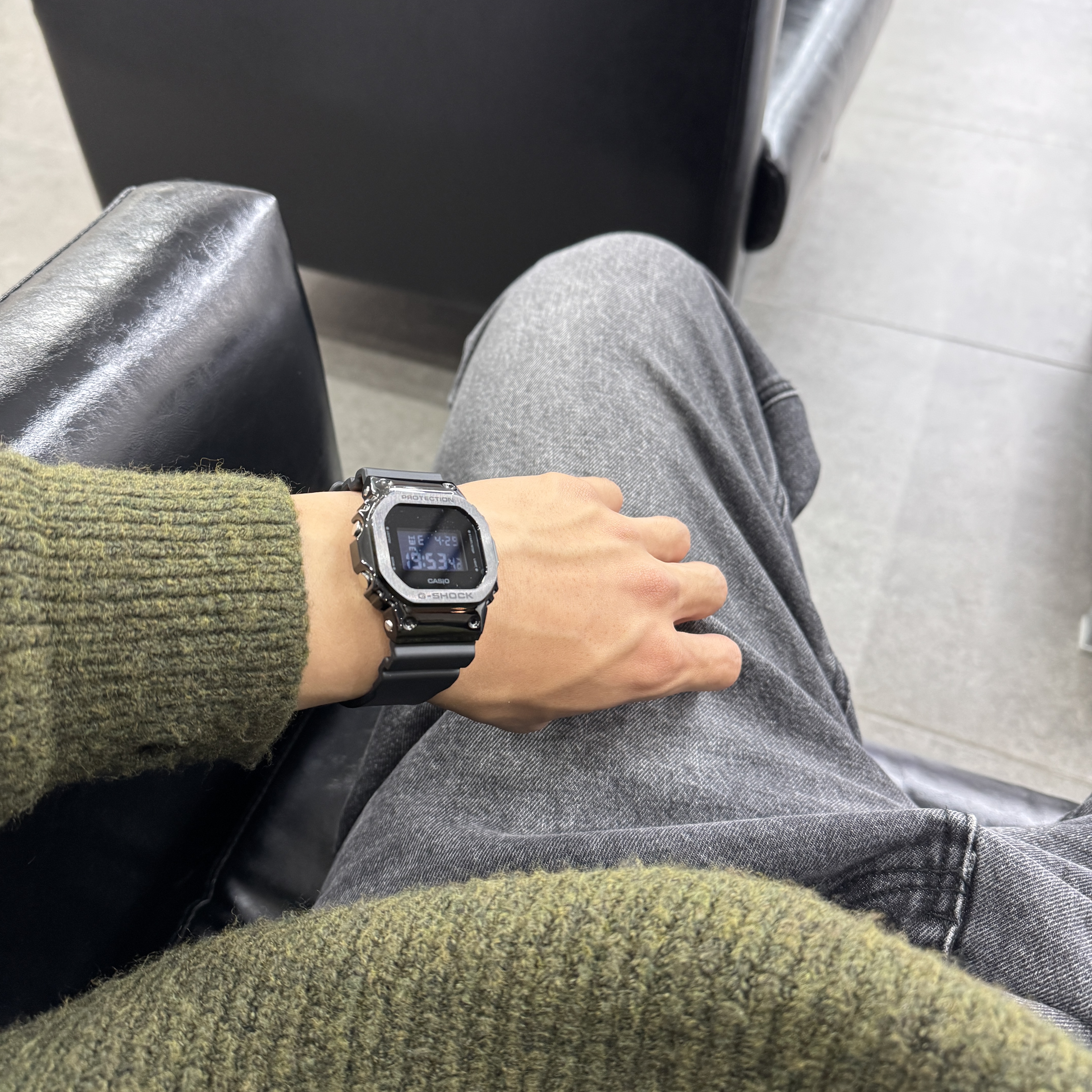 Casio G-Shock GM-5600UB-1 착용 스타일 - 2