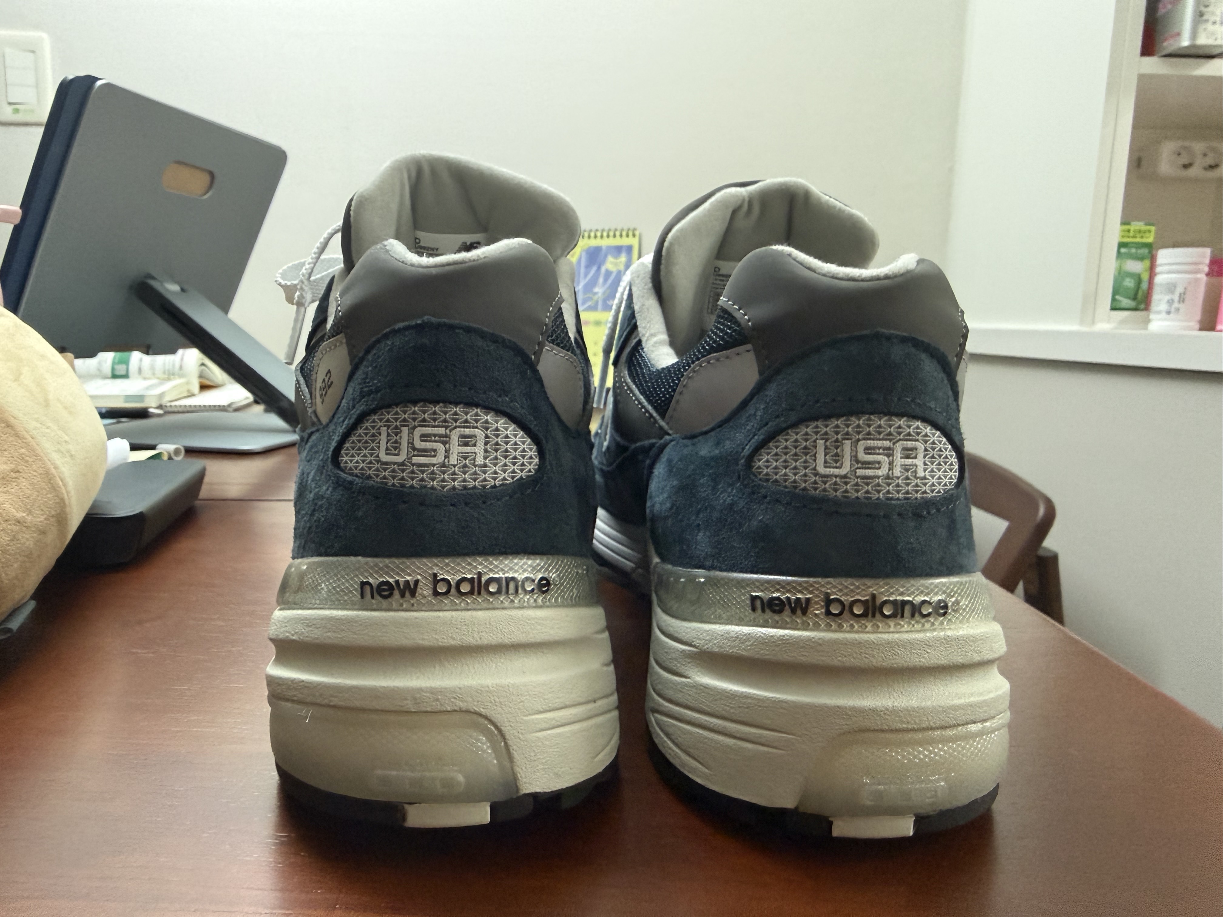 New Balance 992 Made in USA Core Navy 착용 스타일 - 3