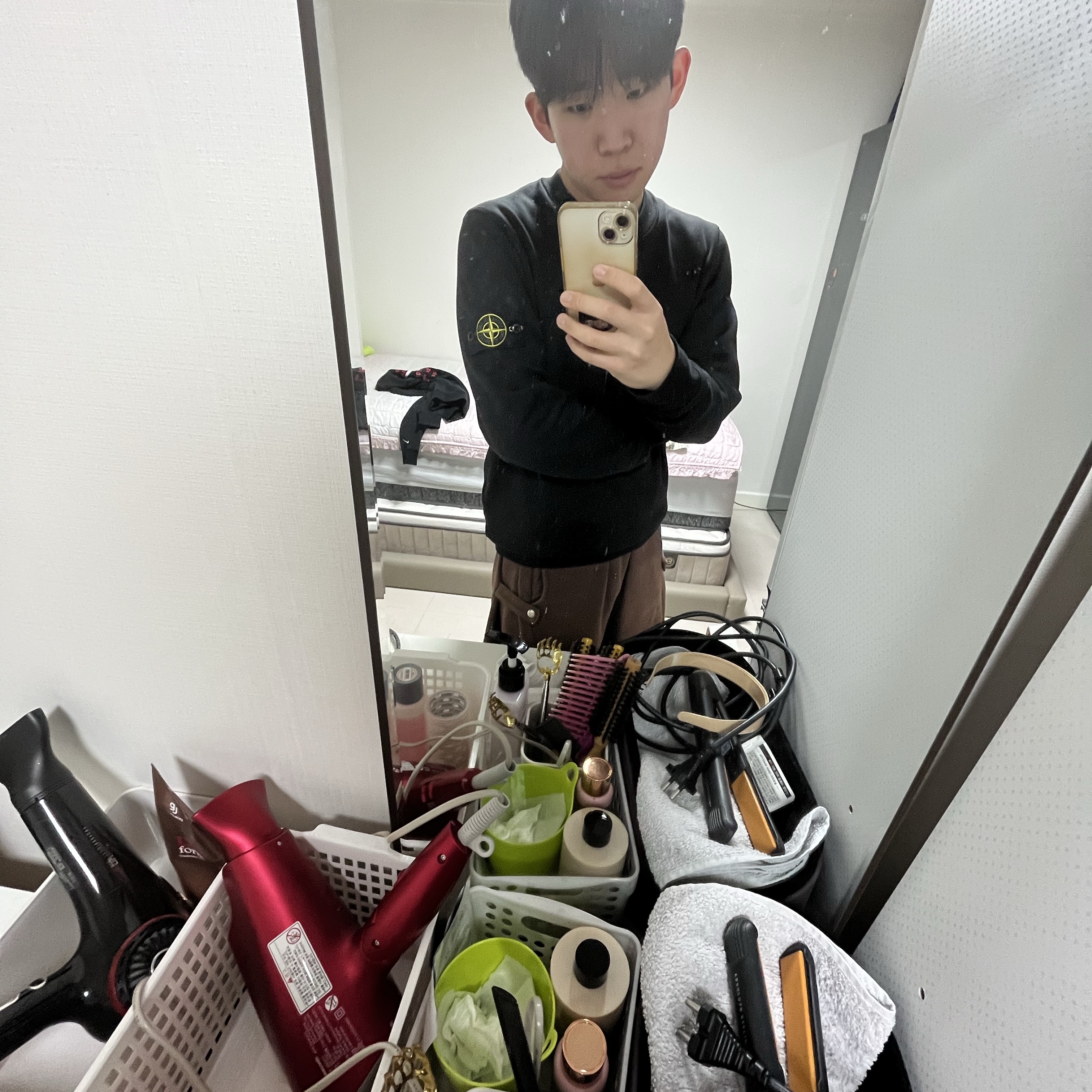 Stone Island 6100060 Organic Cotton Fleece Regular Fit Crewneck Sweatshirt Black - 26SS, Play Comme des Garcons LS T-Shirt White 착용 스타일 - 3