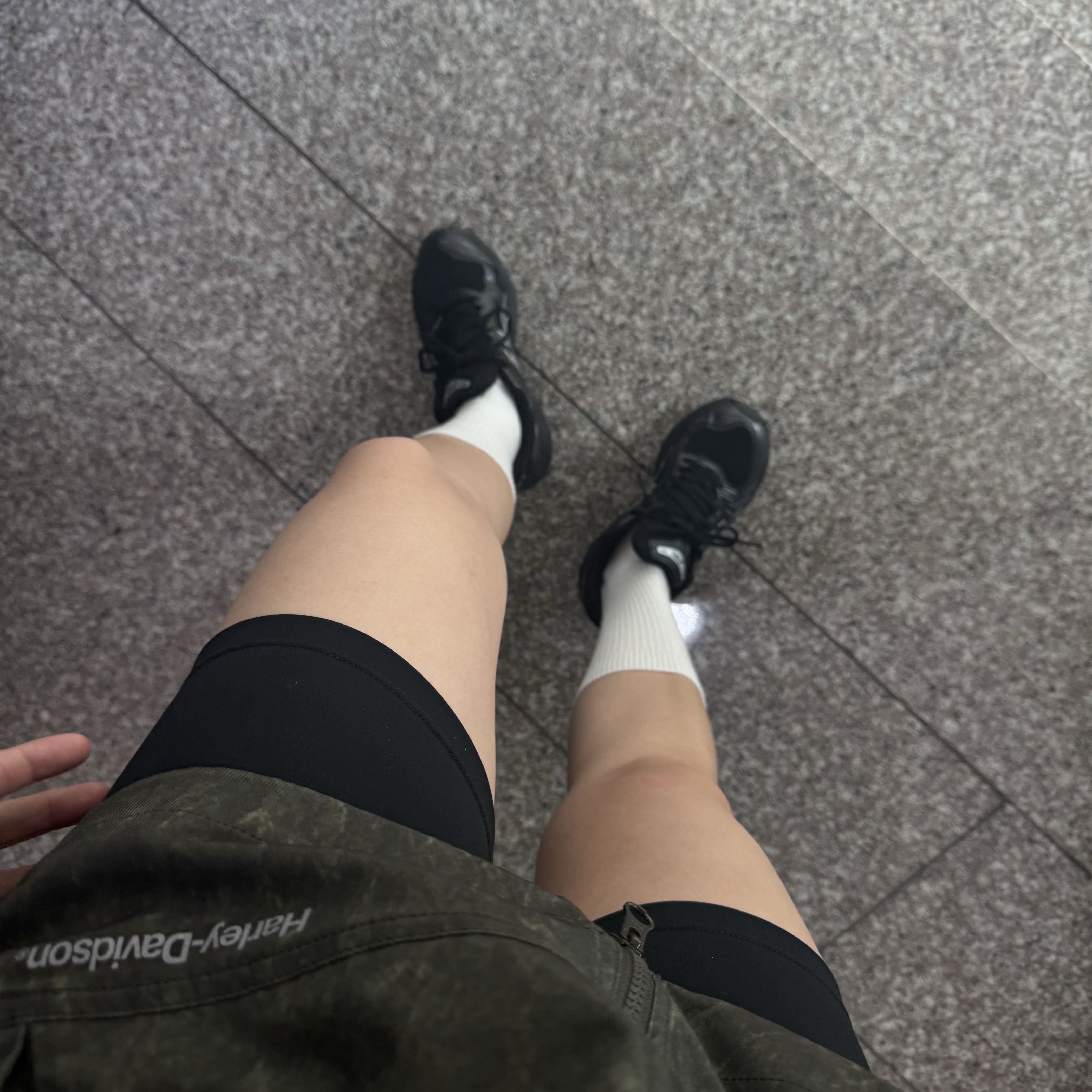 Porter Tanker Shoulder Bag Sage Green, Asics Gel-Kayano 14 Black Pure Silver 착용 스타일 - 5