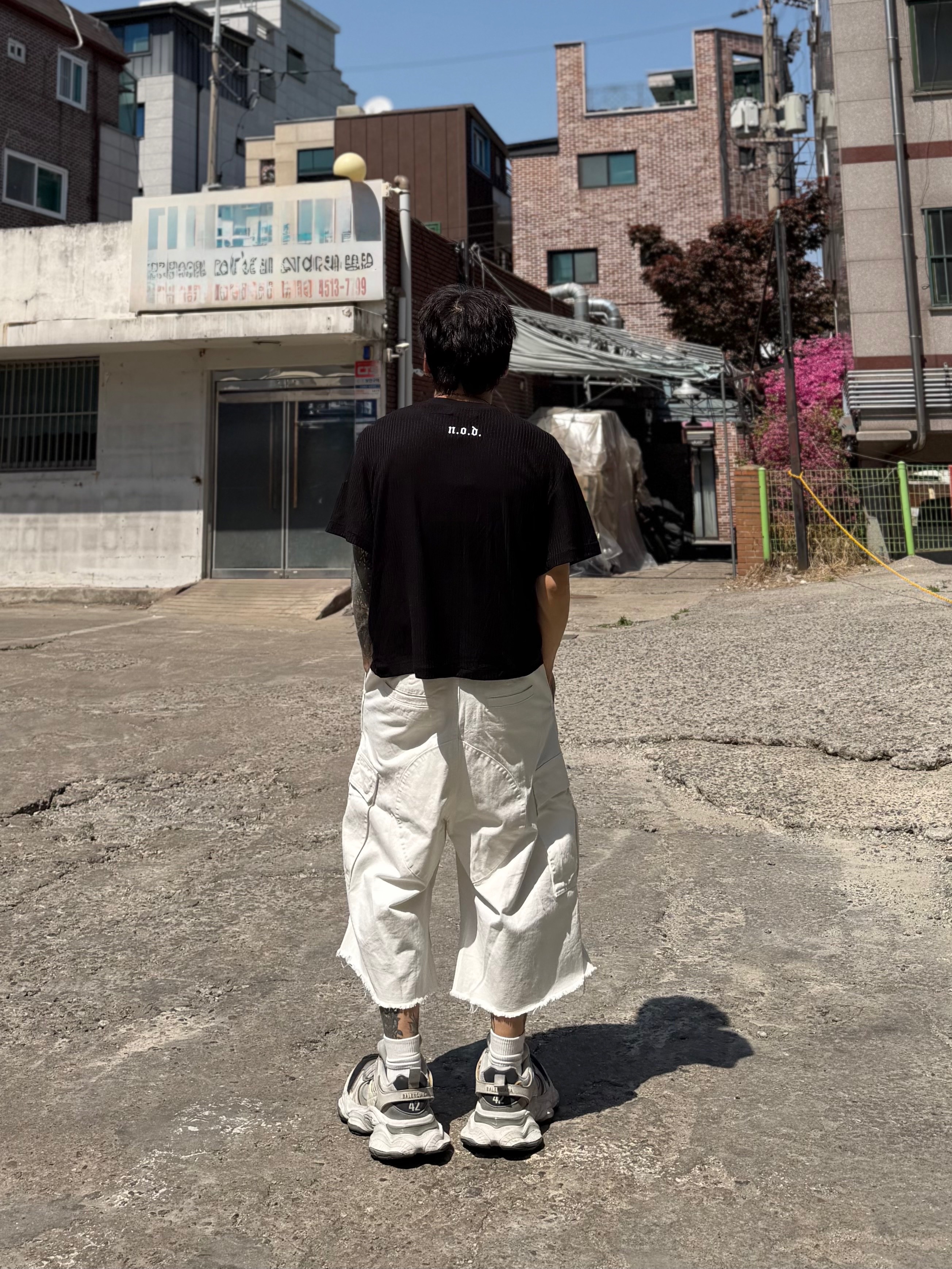 Balenciaga Cargo Sneakers White Grey 착용 스타일 - 5