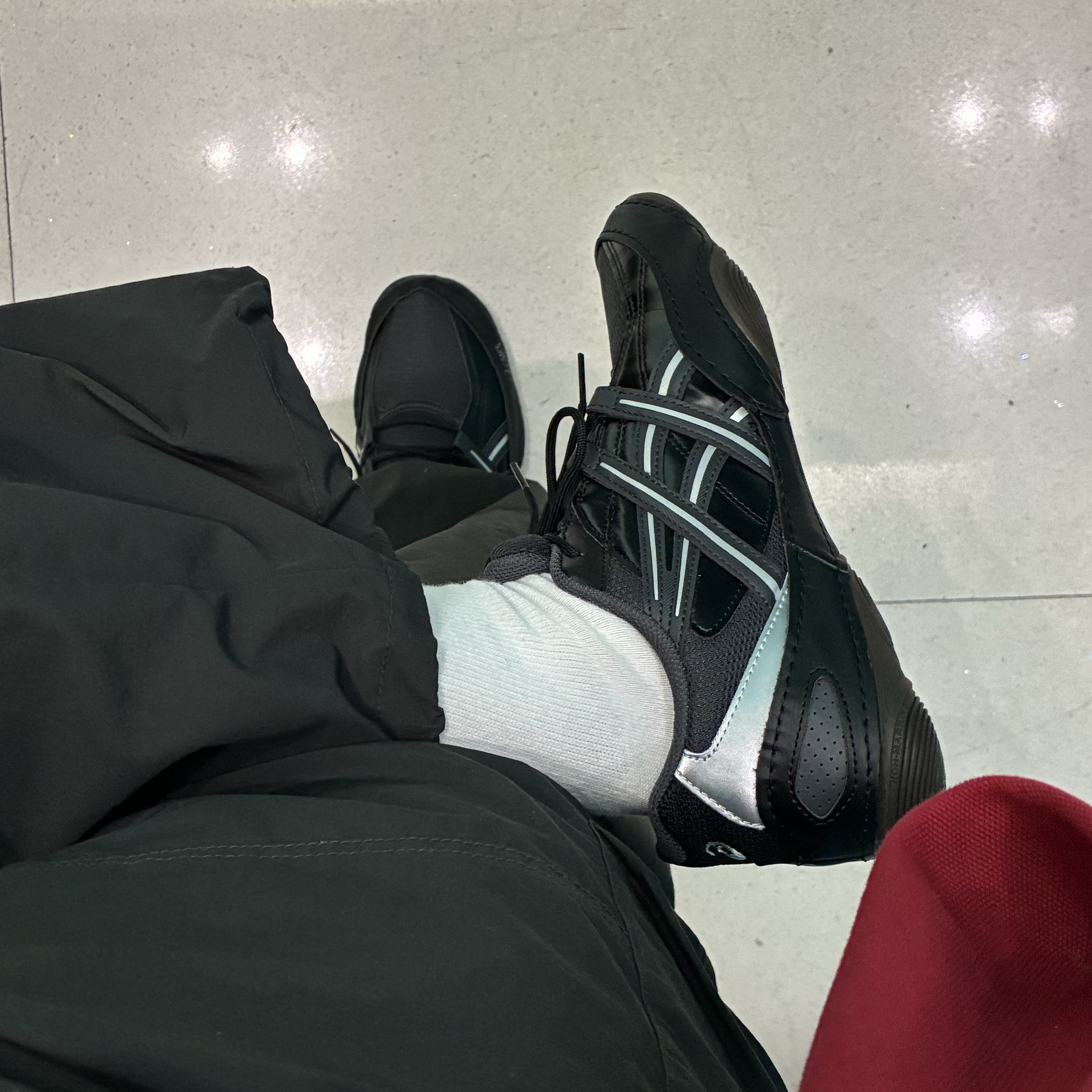Asics Hypersync Graphite Grey Black 착용 스타일 - 2