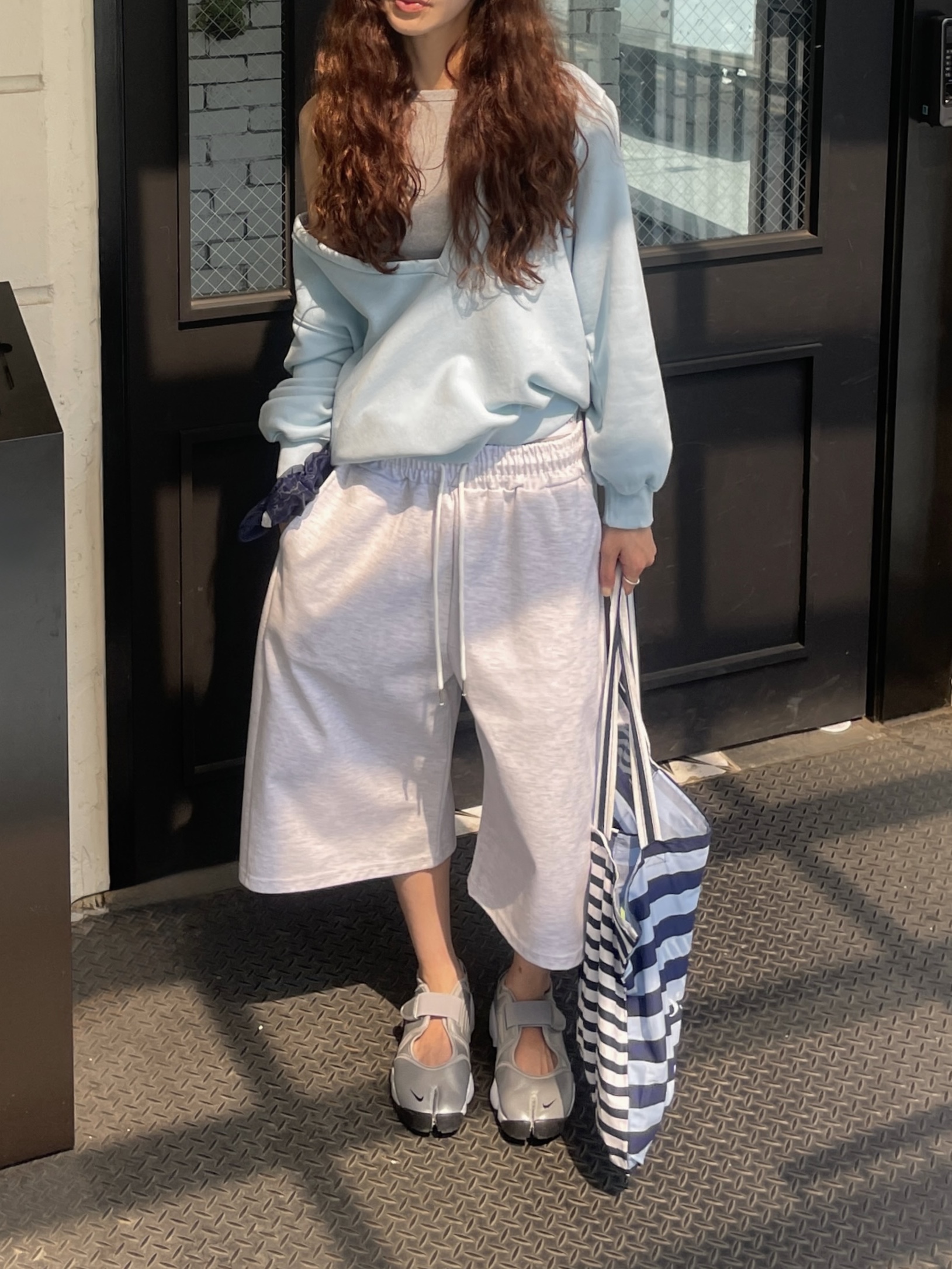 (W) Nike Air Rift Leather Metallic Silver, (W) Calvin Klein Modern Cotton Bikini Brief Grey Heather 착용 스타일 - 4