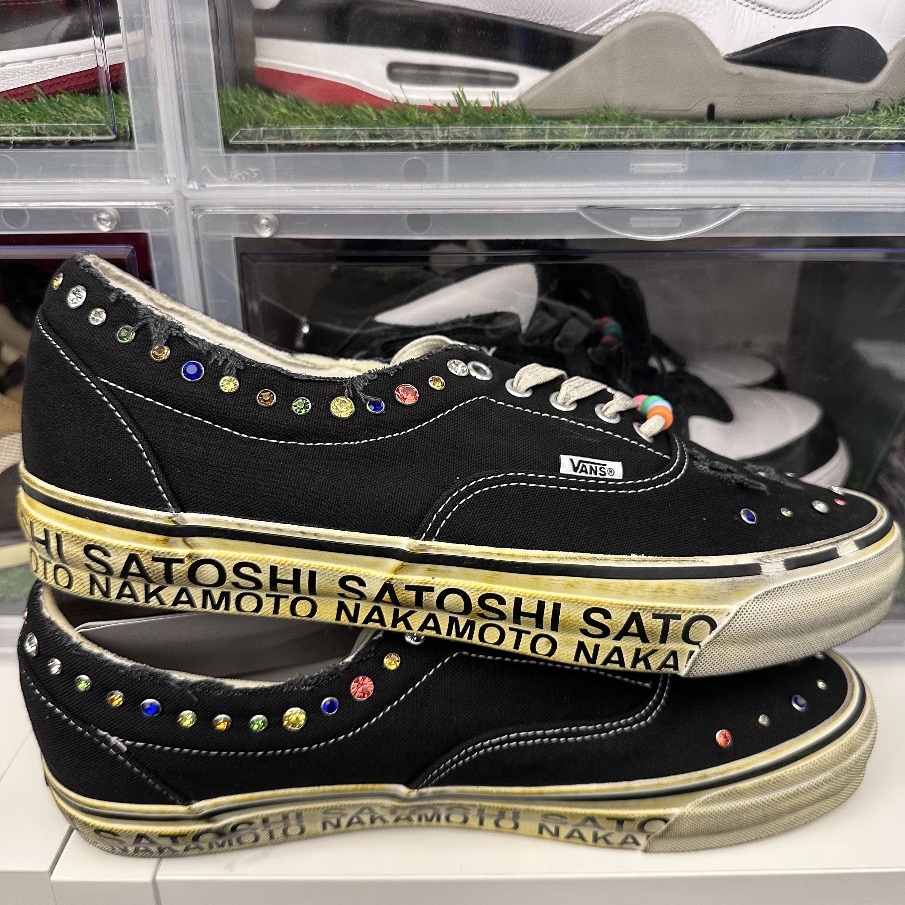 Vans x Satoshi Nakamoto OTW Era 95 Gems Black 착용 스타일 - 1