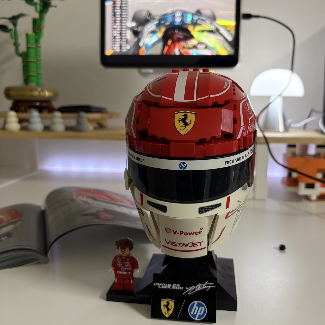 Lego Editions Scuderia Ferrari Hp Charles Leclerc Helmet, Lego Minecraft The Fox 착용 스타일