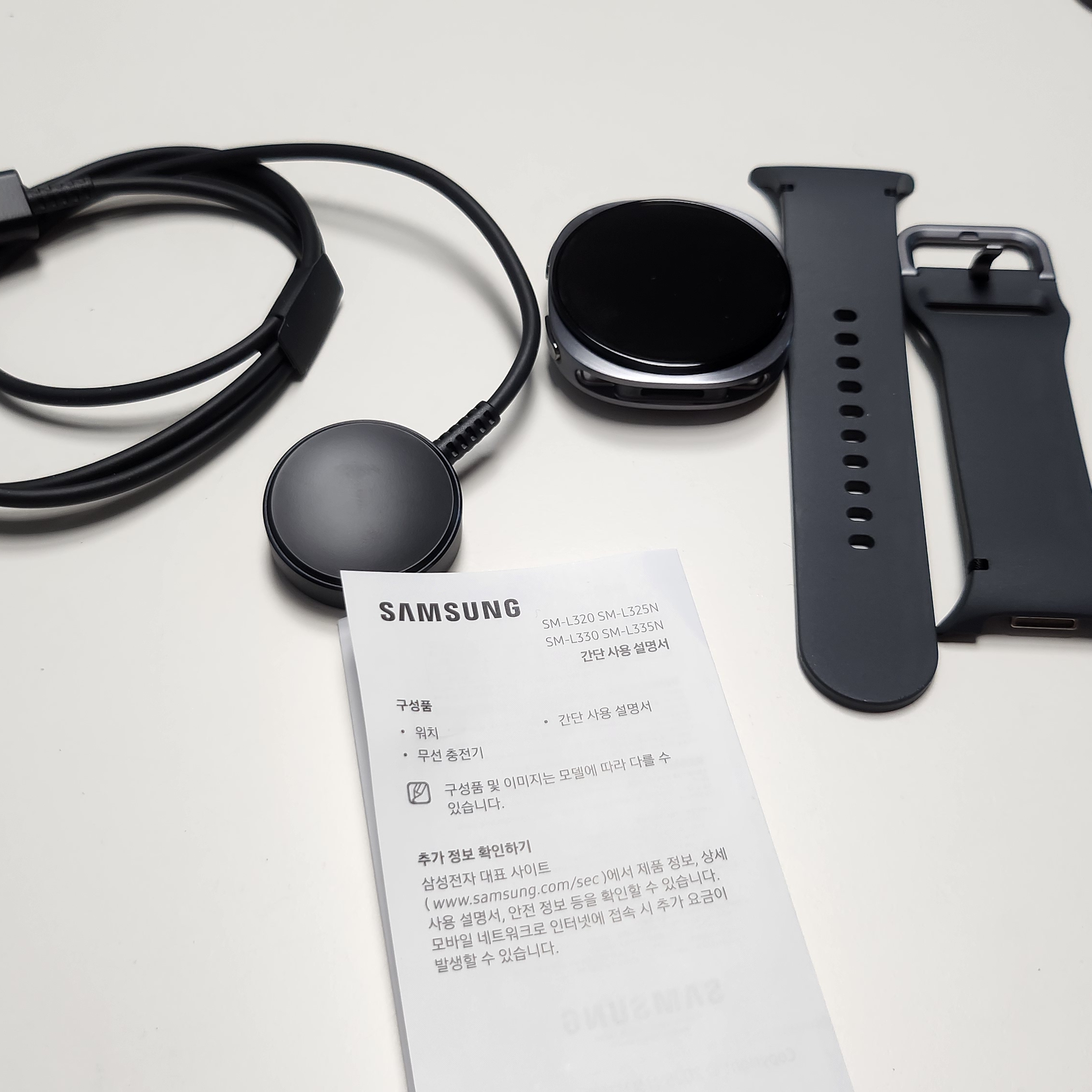 Samsung Galaxy Watch8 44mm Bluetooth Graphite (Korean Ver.) 착용 스타일 - 1