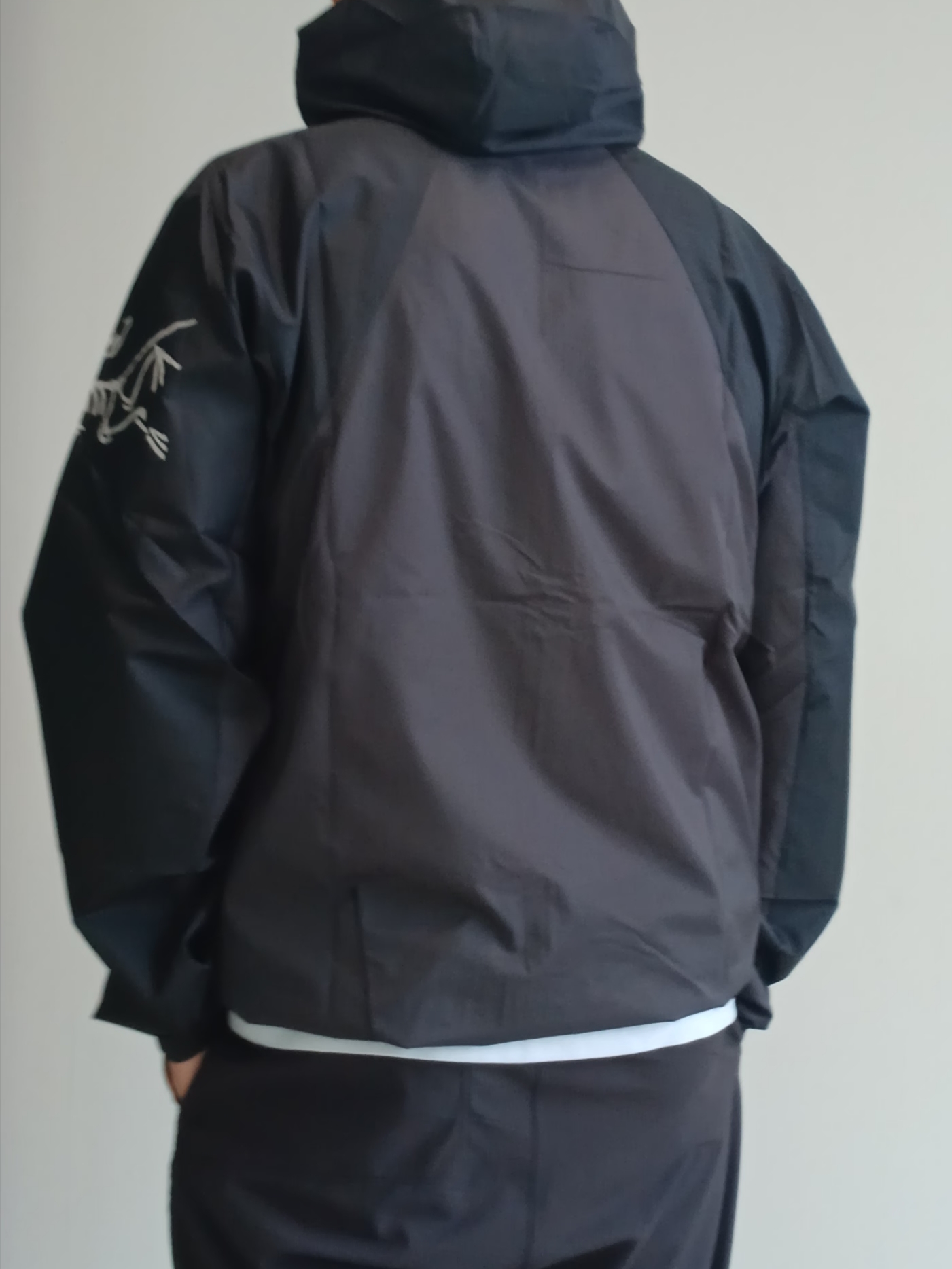 Arc'teryx Small Bird Cap 24K Black, Patagonia Terrebonne Joggers Black 착용 스타일 - 5