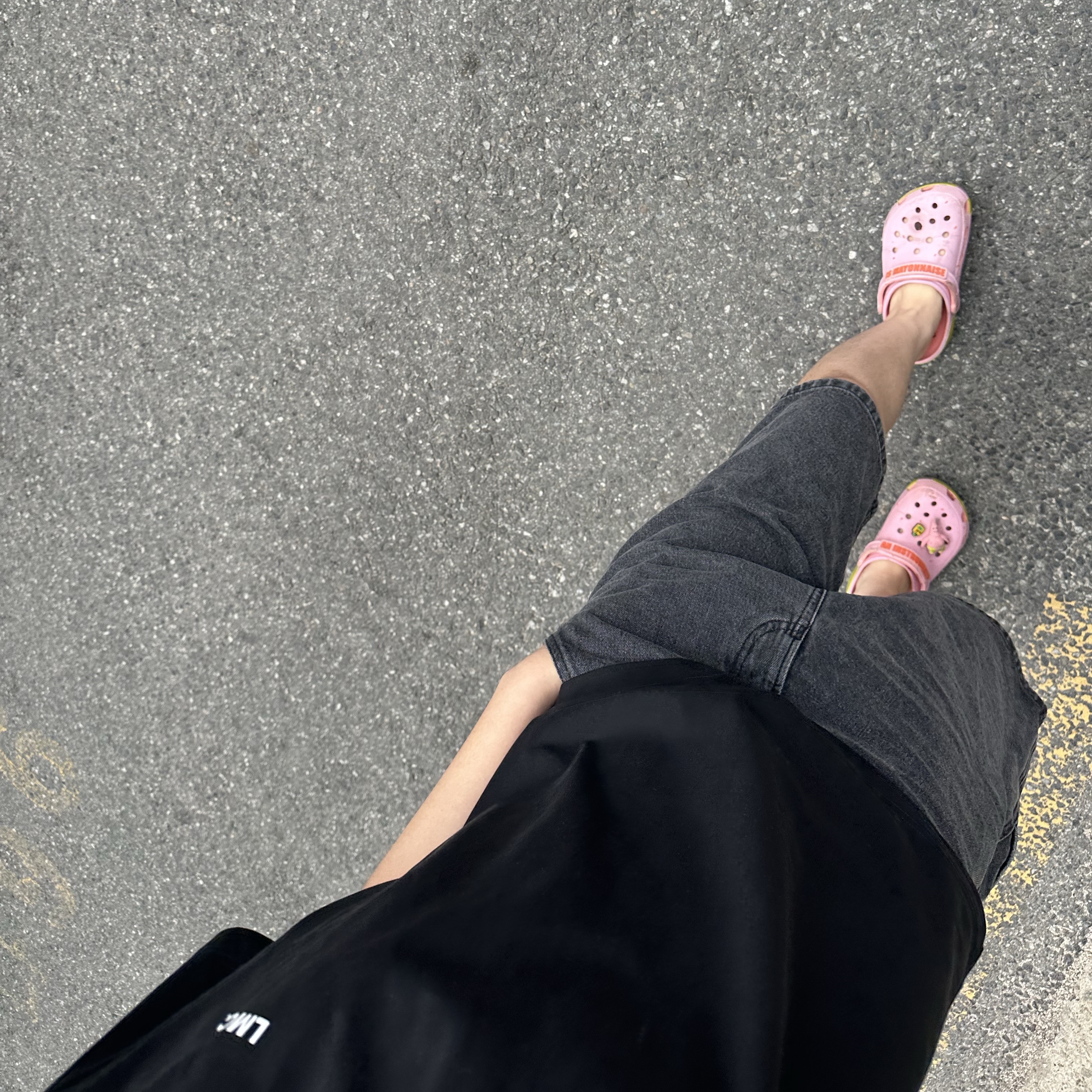 Crocs x Spongebob Patrick Star Classic Clog Melon 착용 스타일