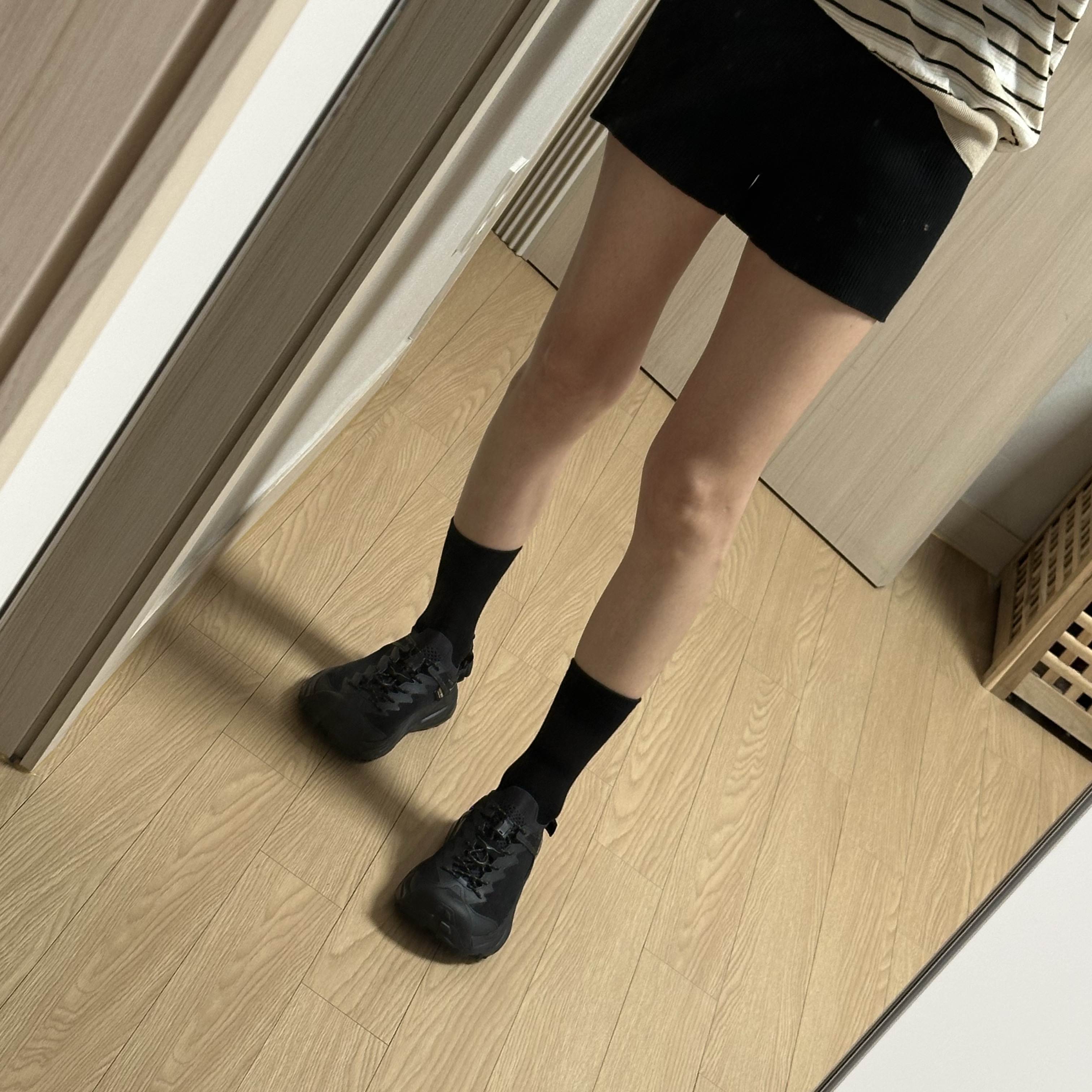 (W) Hoka Hopara 2 Black 착용 스타일 - 4