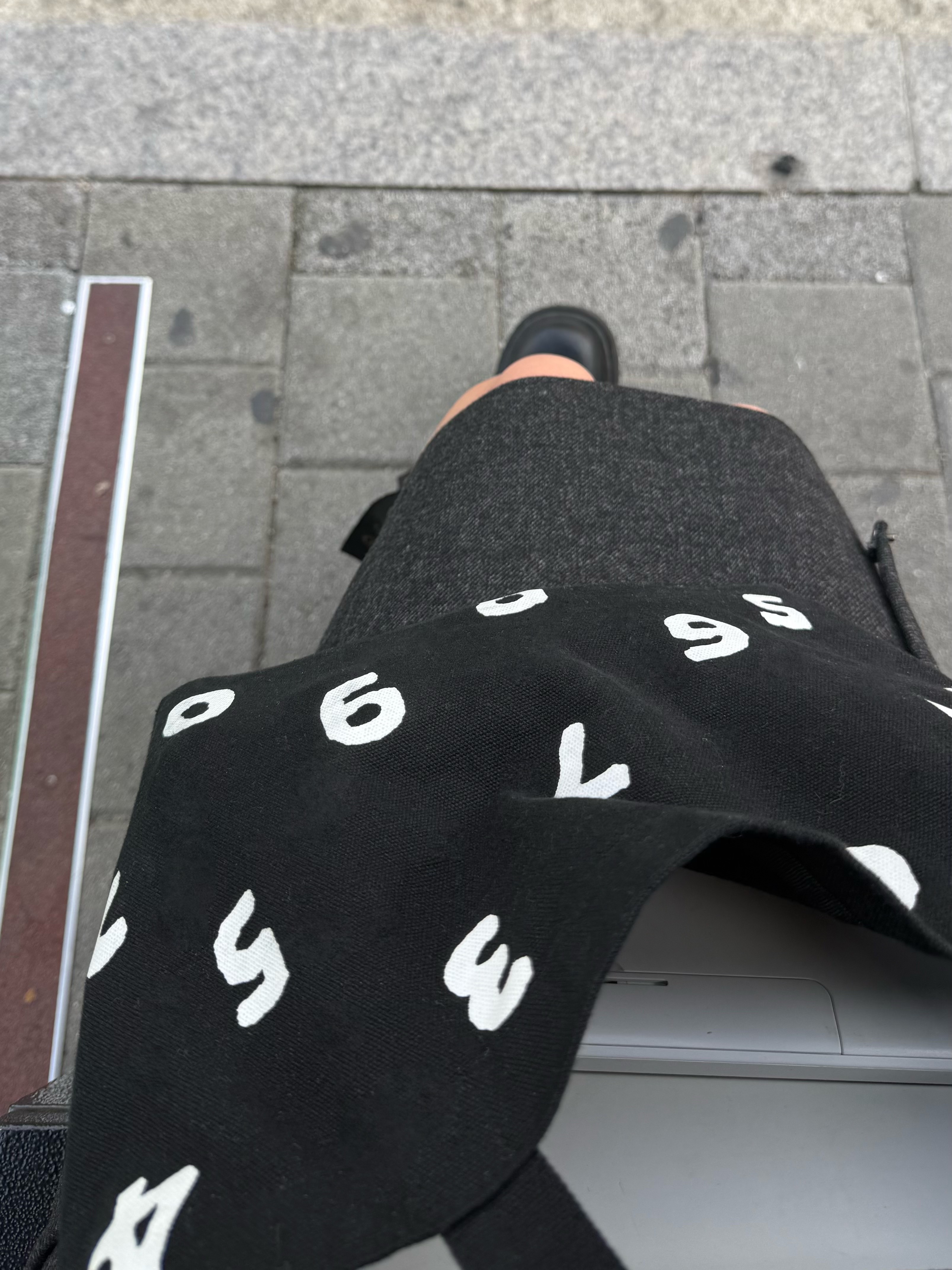 Sou Sou Promotion Canvas Small Tote Bag Black 착용 스타일 - 1