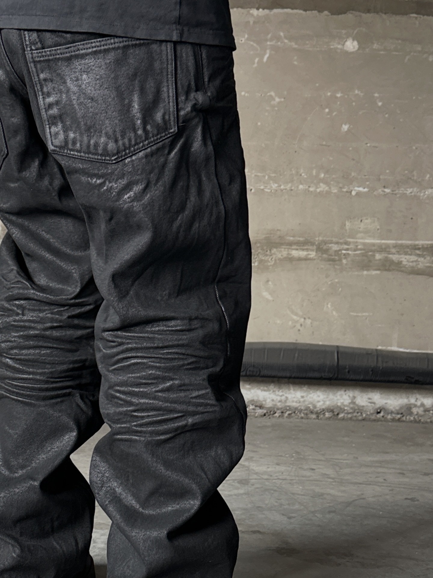 AX CONNECTION Waxed Curved Wide Baggy Denim Pants 착용 스타일 - 3