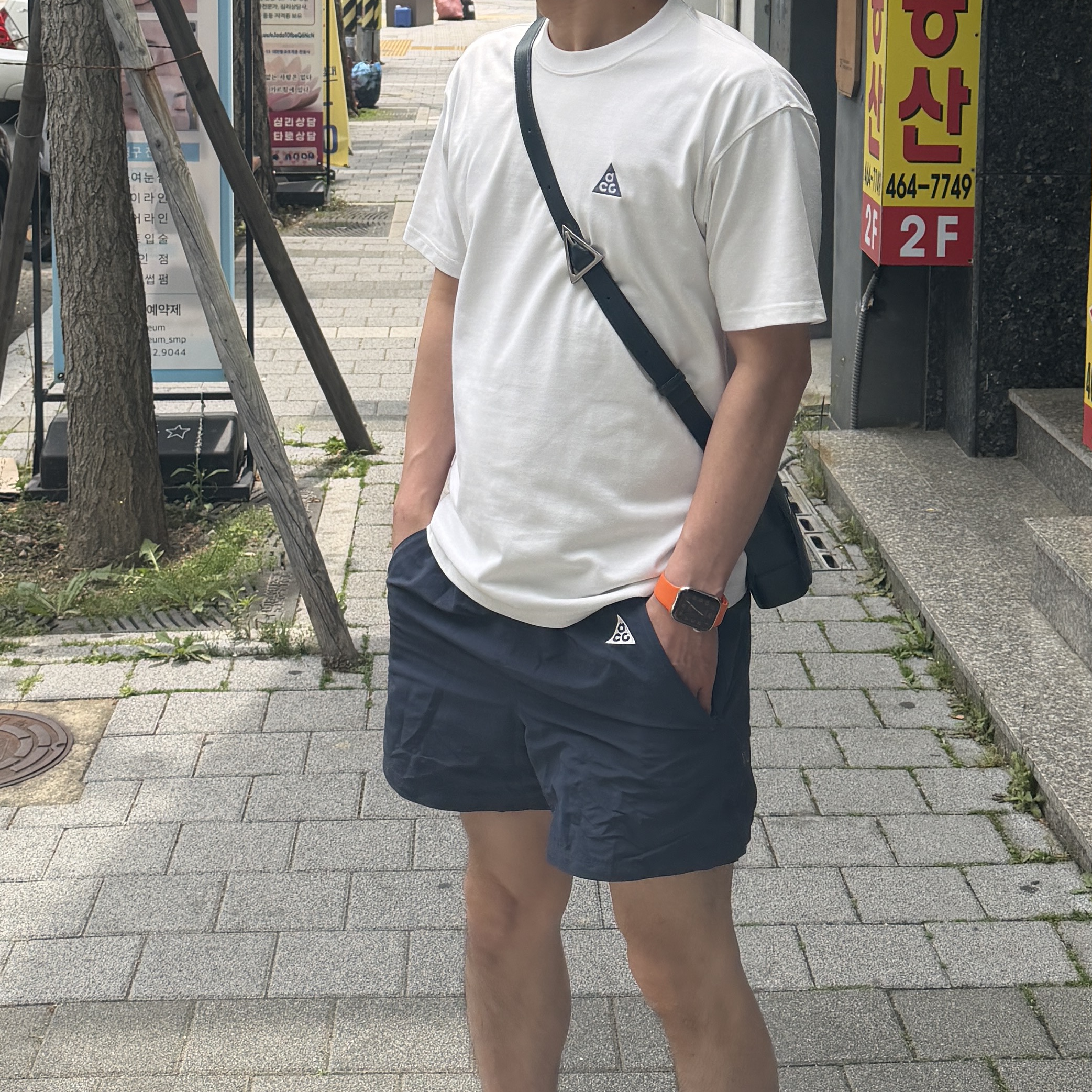 Nike ACG Dri-Fit T-Shirt Sail - Asia, Nike ACG Reservoir Goat Shorts Thunder Blue Summit White - Asia 착용 스타일 - 1