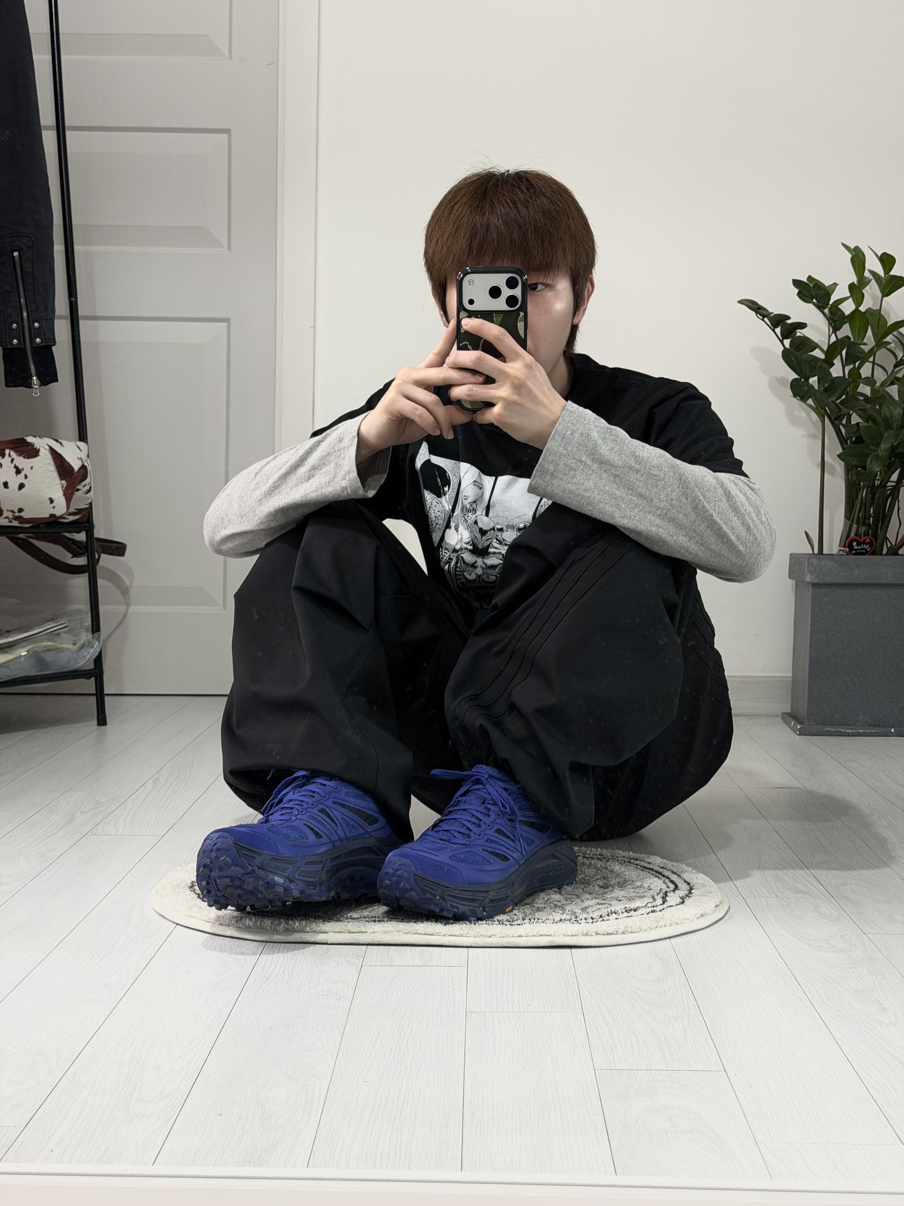 Hoka x Xlim Mafate Speed 2 TS Cobalt Blue, Uniqlo UT x Berserk Manga Curation Graphic T-Shirt B Black - KR 착용 스타일 - 1