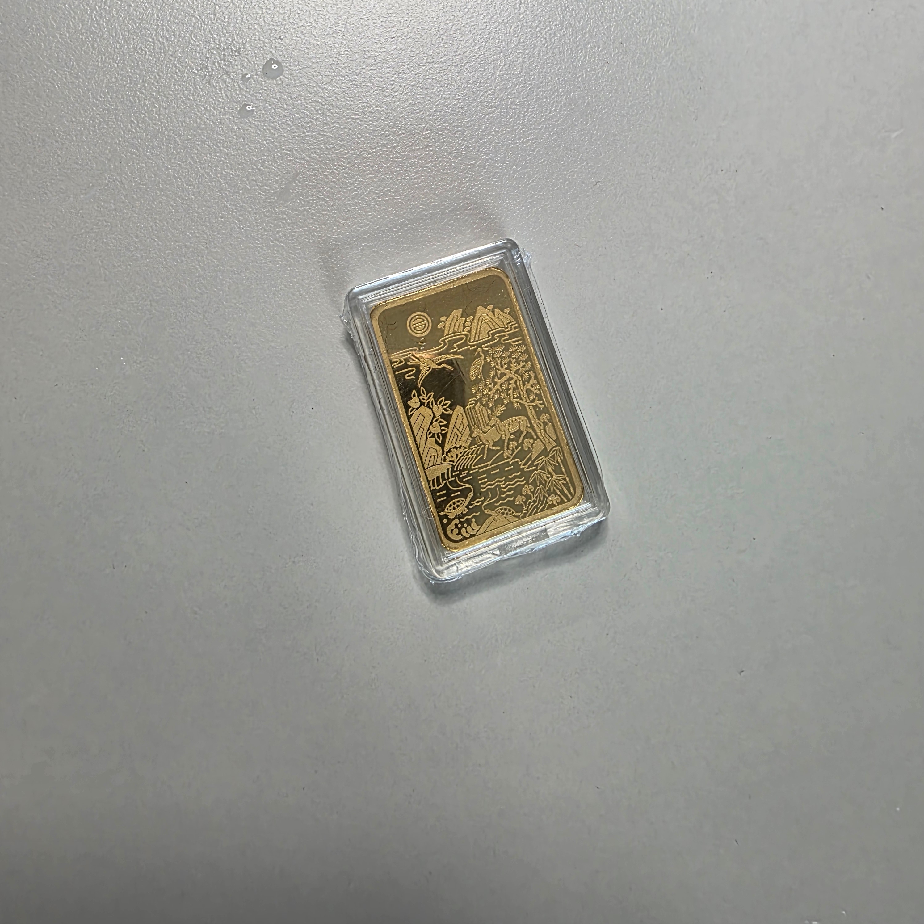 Gold The Three Major Hallmarks Gold Bar 3.75g (Random Design) 착용 스타일 - 1