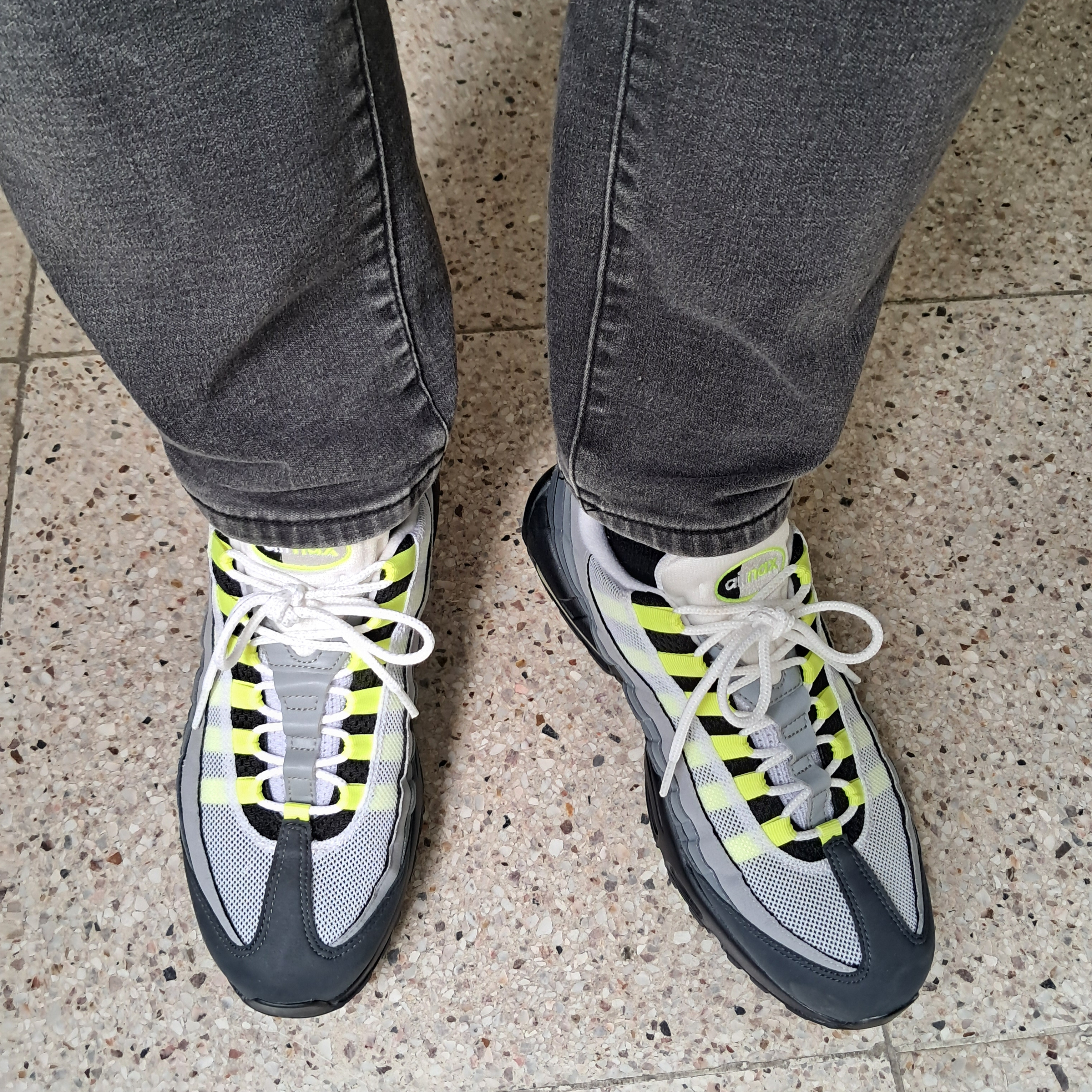 Nike Air Max 95 OG Neon Yellow 2020, Nike Air Max 95 OG Neon 착용 스타일 - 4