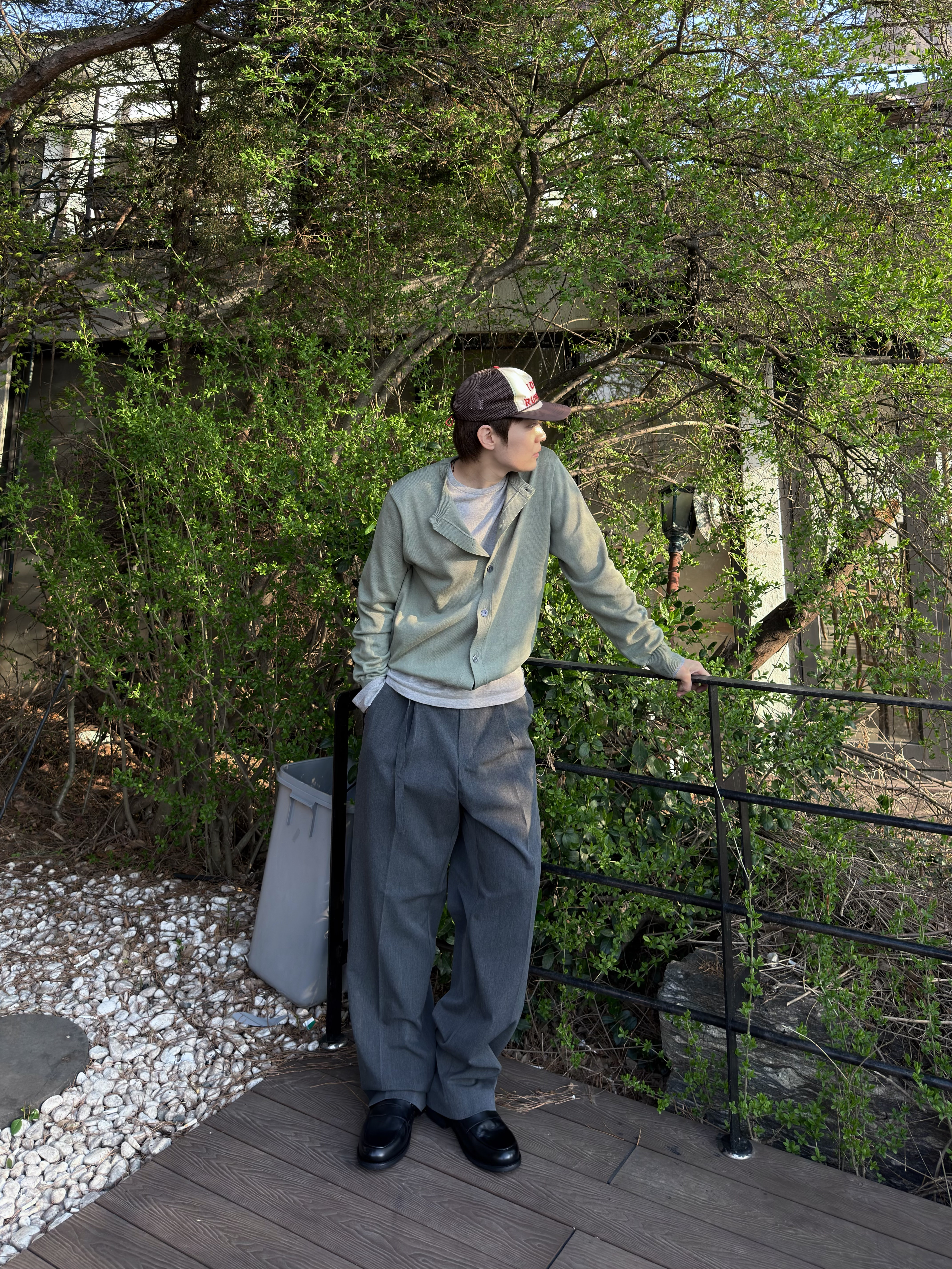 Alex Zono I Dig Running Trucker Hat OG Brown 착용 스타일 - 5