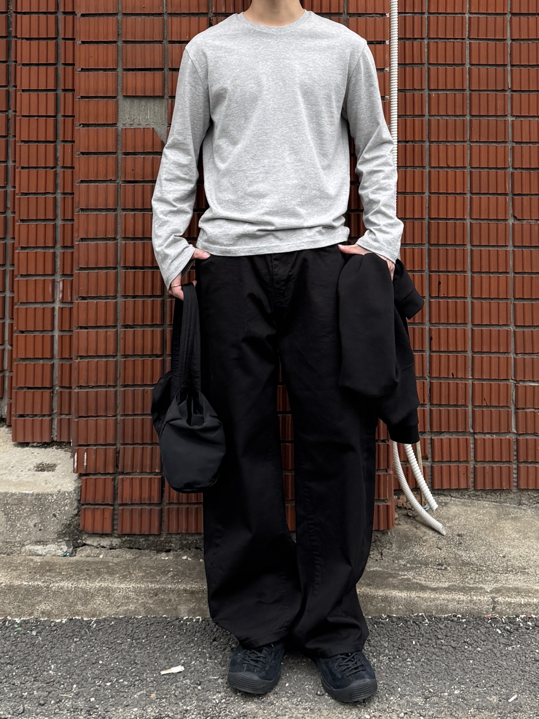 Keen Jasper Suede Sneakers Black, (W) Keen Jasper Suede Sneakers Black 착용 스타일 - 1