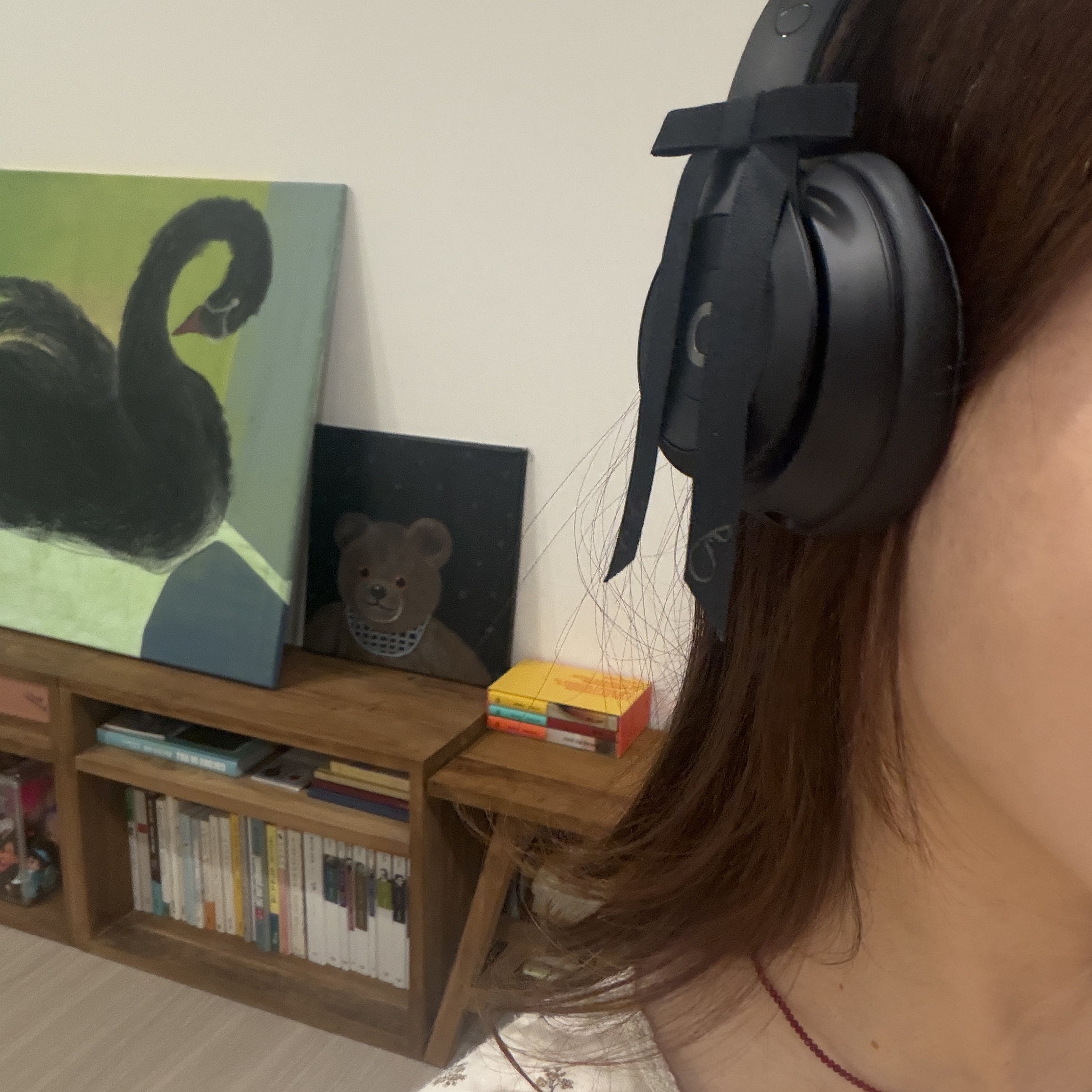 Beats Solo 4 Wireless On Ear Headphone Jennie Special Edition Onyx Black (Korean Ver.) 착용 스타일