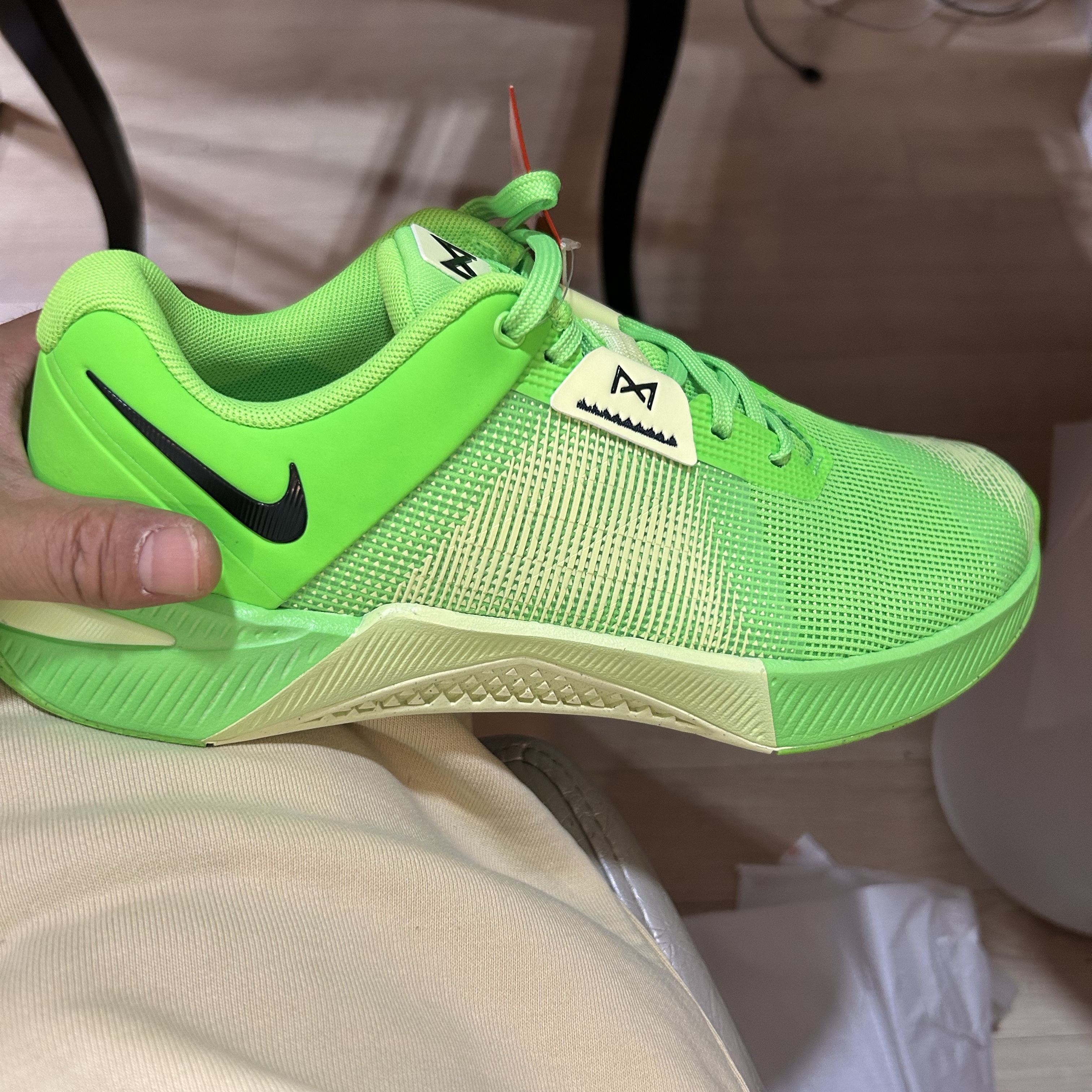 Nike Metcon 10 Green Strike Light Liquid Lime 착용 스타일