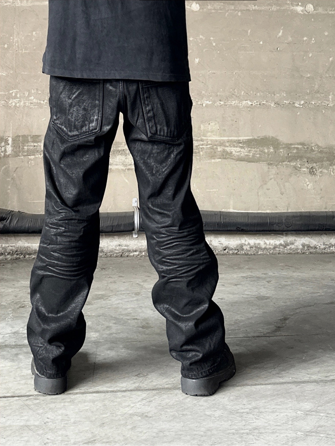 AX CONNECTION Waxed Curved Wide Baggy Denim Pants 착용 스타일 - 1