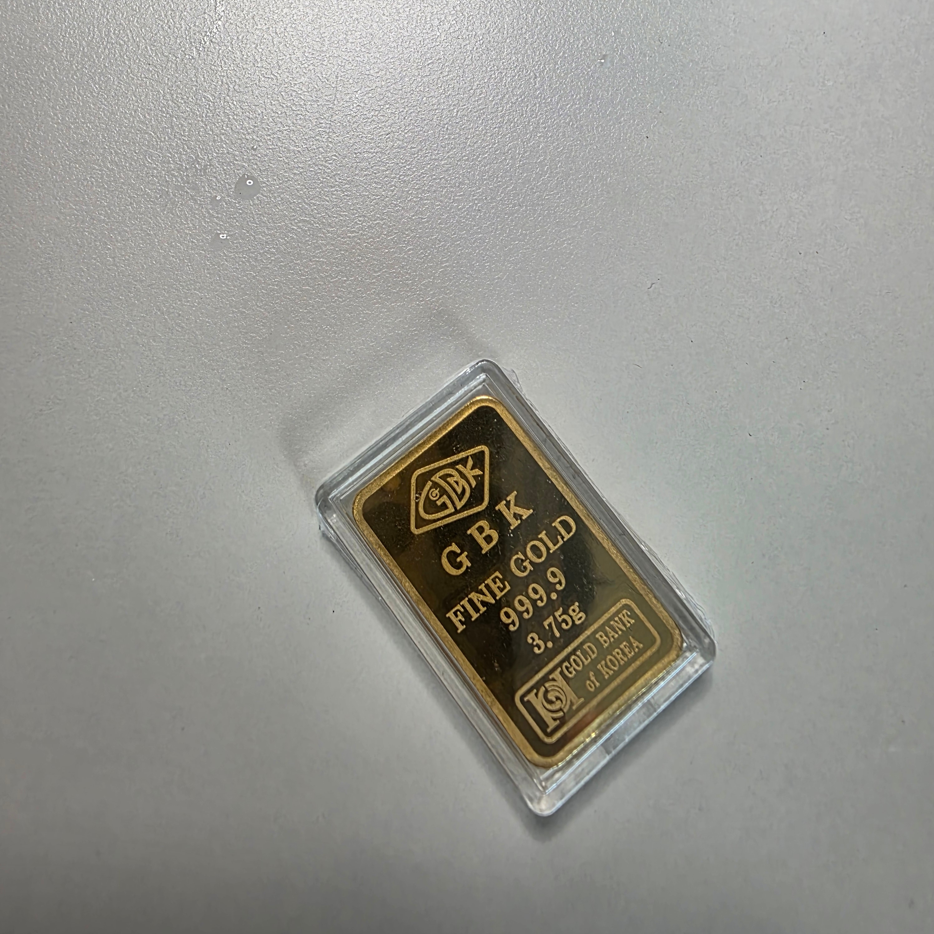 Gold The Three Major Hallmarks Gold Bar 3.75g (Random Design) 착용 스타일 - 2