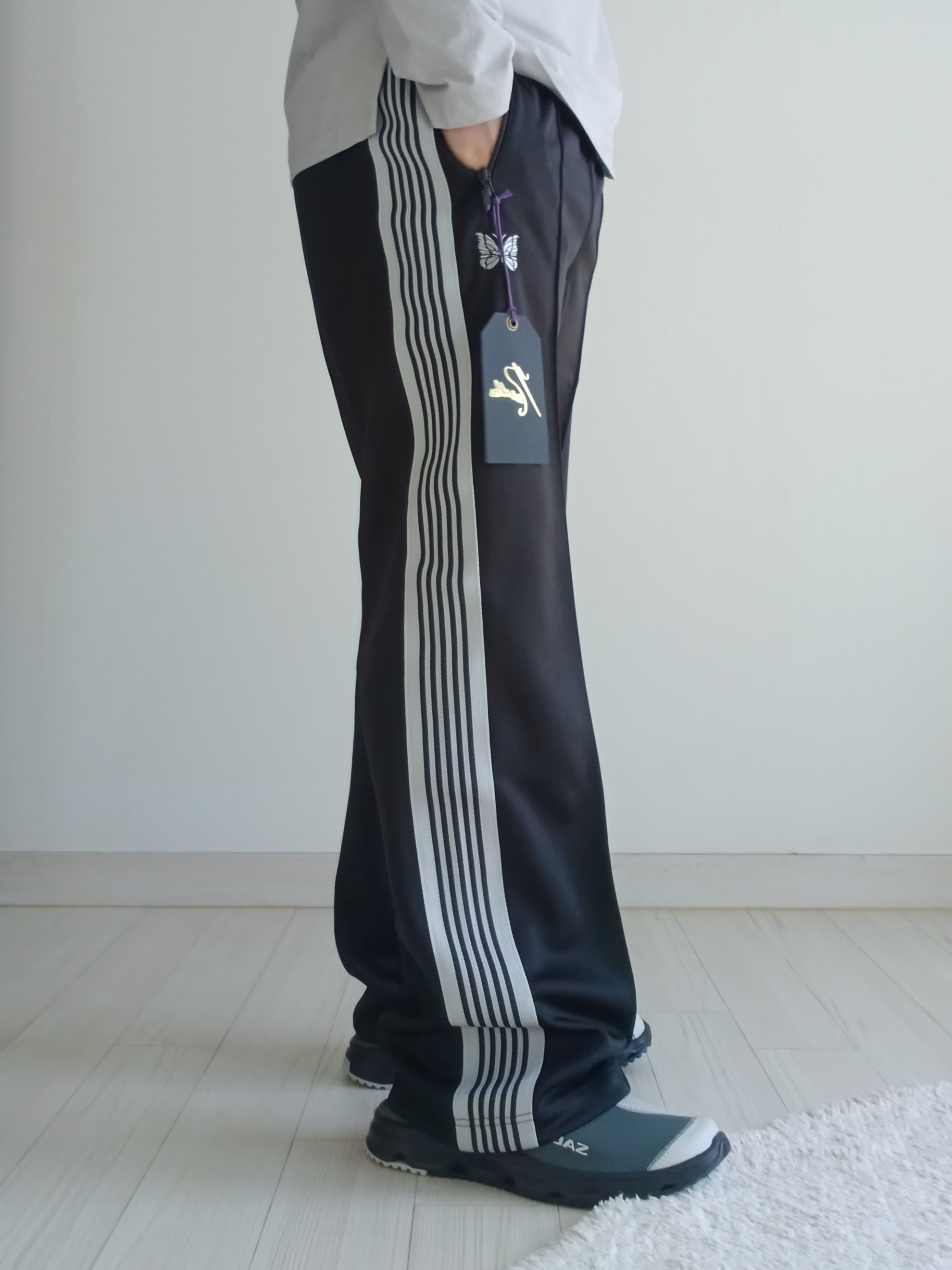 Needles Track Pant Poly Smooth Charcoal, Salomon RX Slide 3.0 Urban Chic Lunar Rock 착용 스타일 - 3