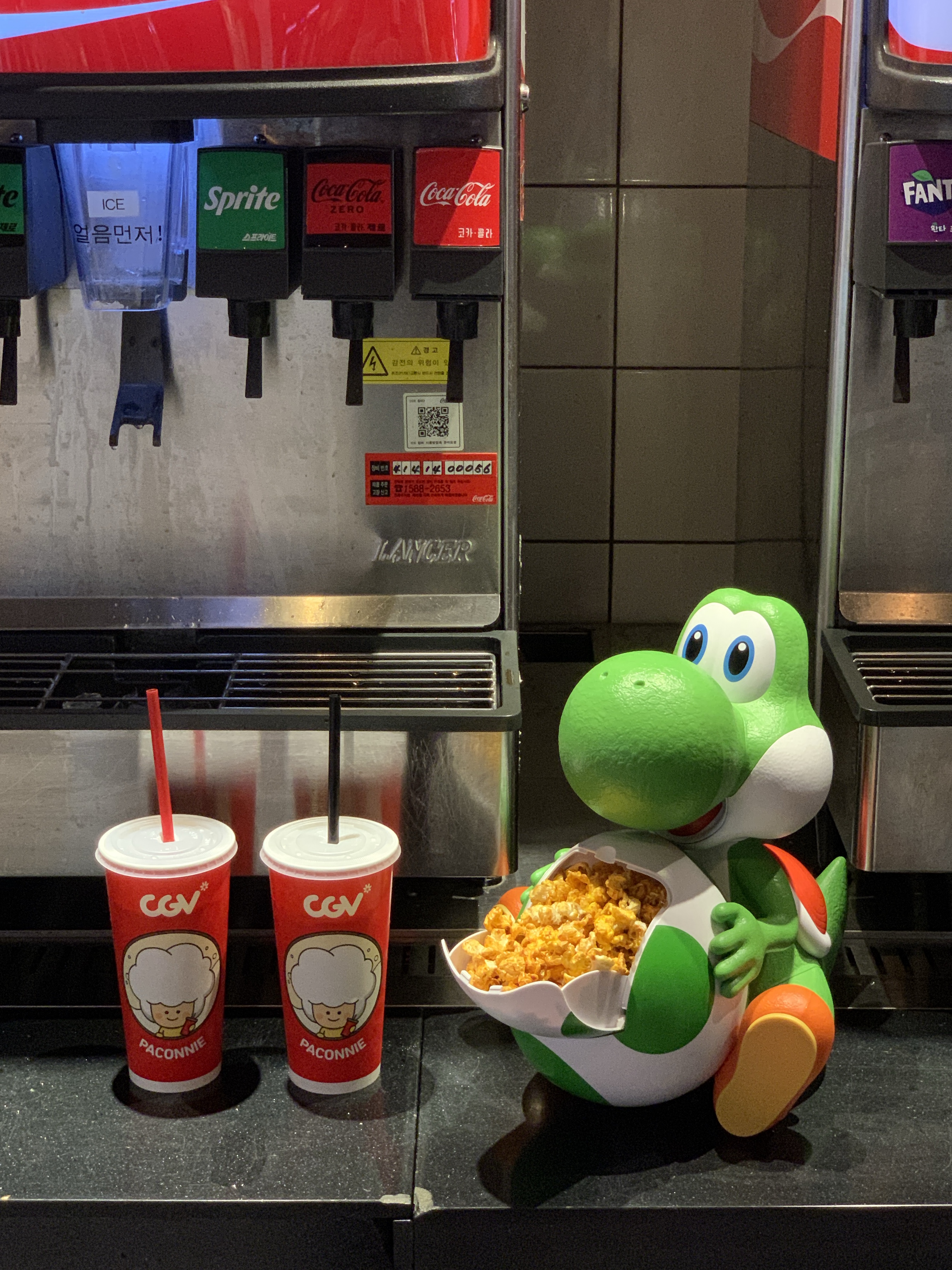 CGV x Super Mario Yoshi Popcorn Bucket 착용 스타일 - 1