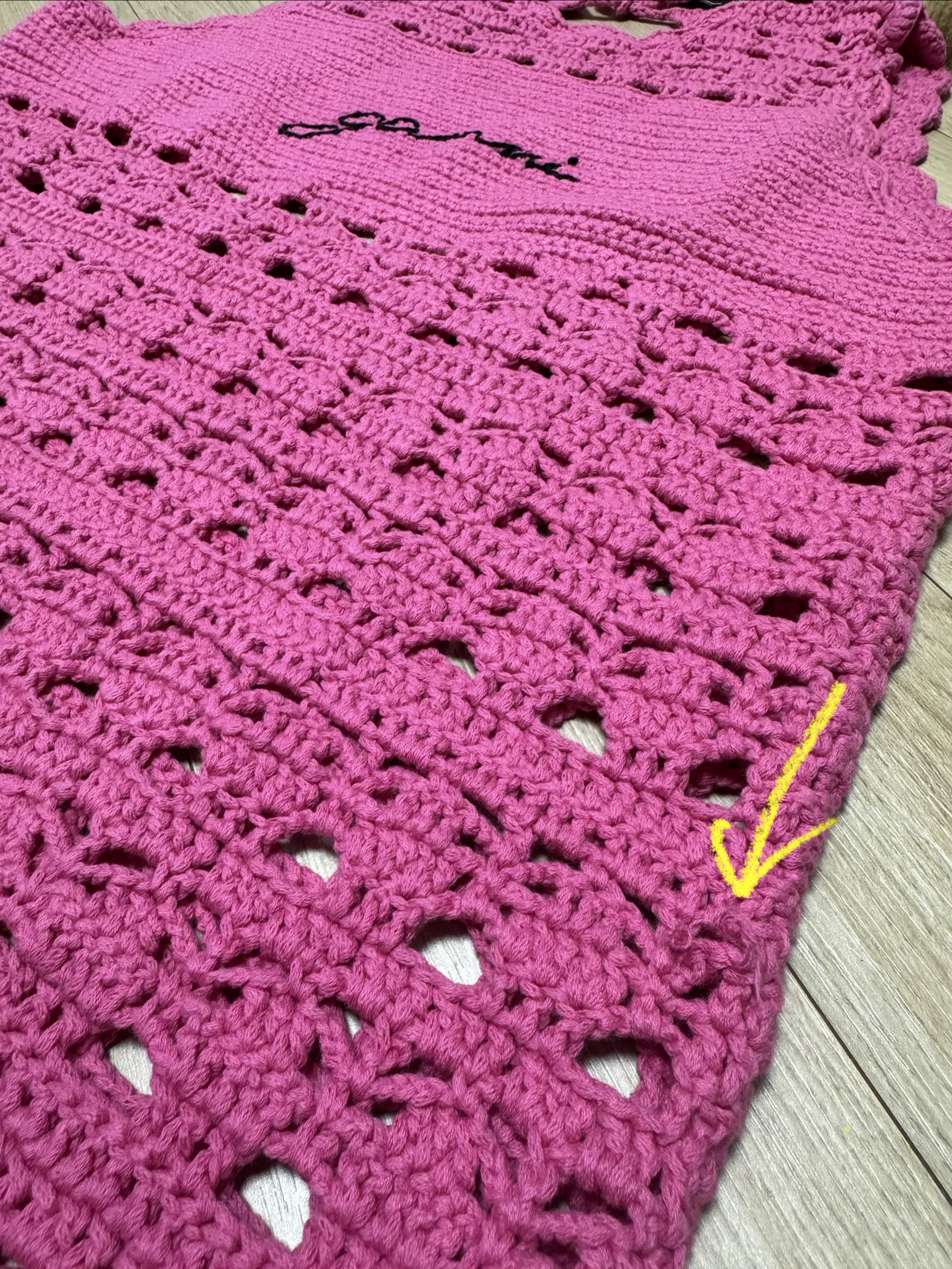 (W) Ganni Crochet Tunic Shocking Pink 착용 스타일