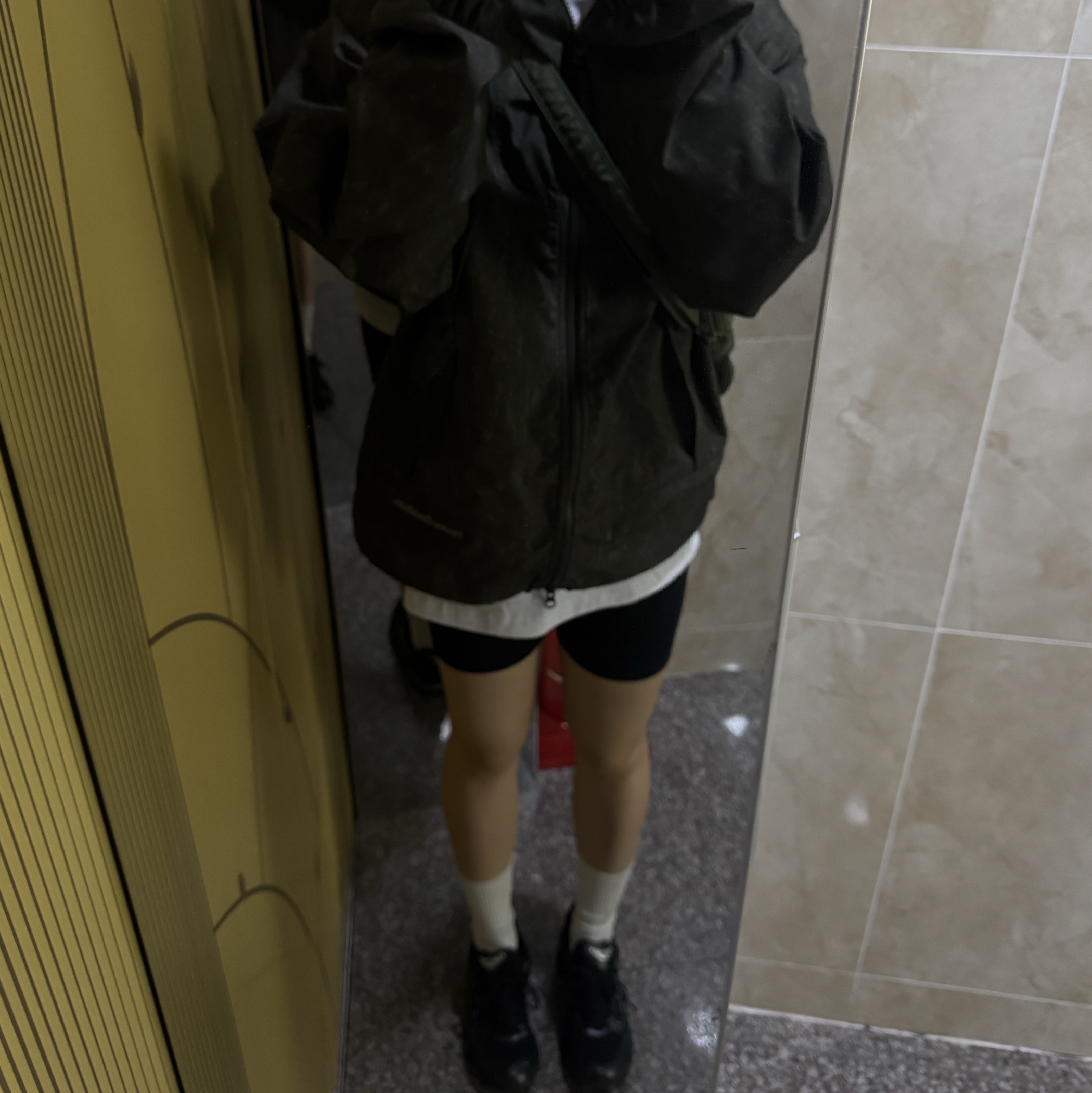 Porter Tanker Shoulder Bag Sage Green, Asics Gel-Kayano 14 Black Pure Silver 착용 스타일 - 3