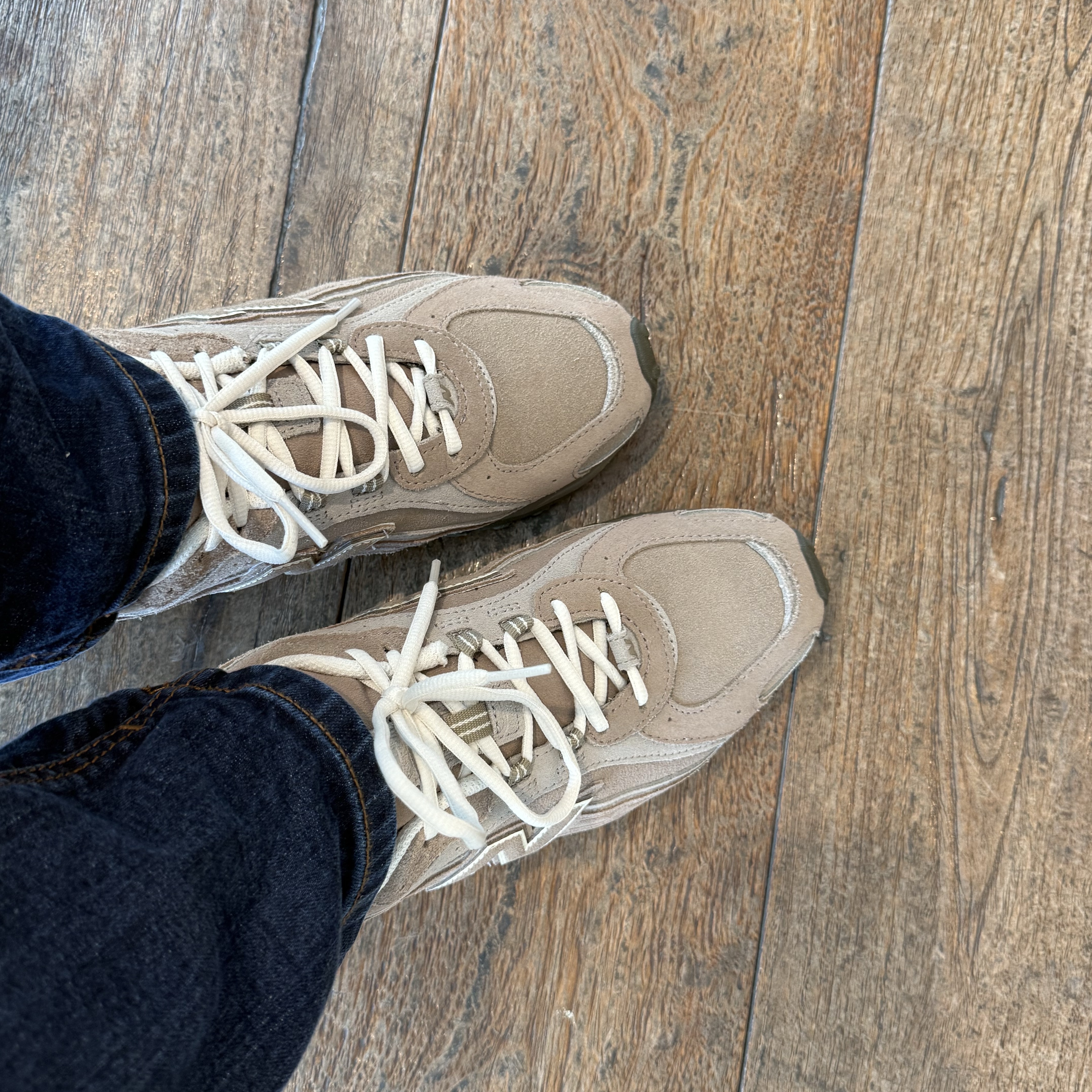 New Balance 204L Suede Mushroom Arid Stone 착용 스타일 - 2