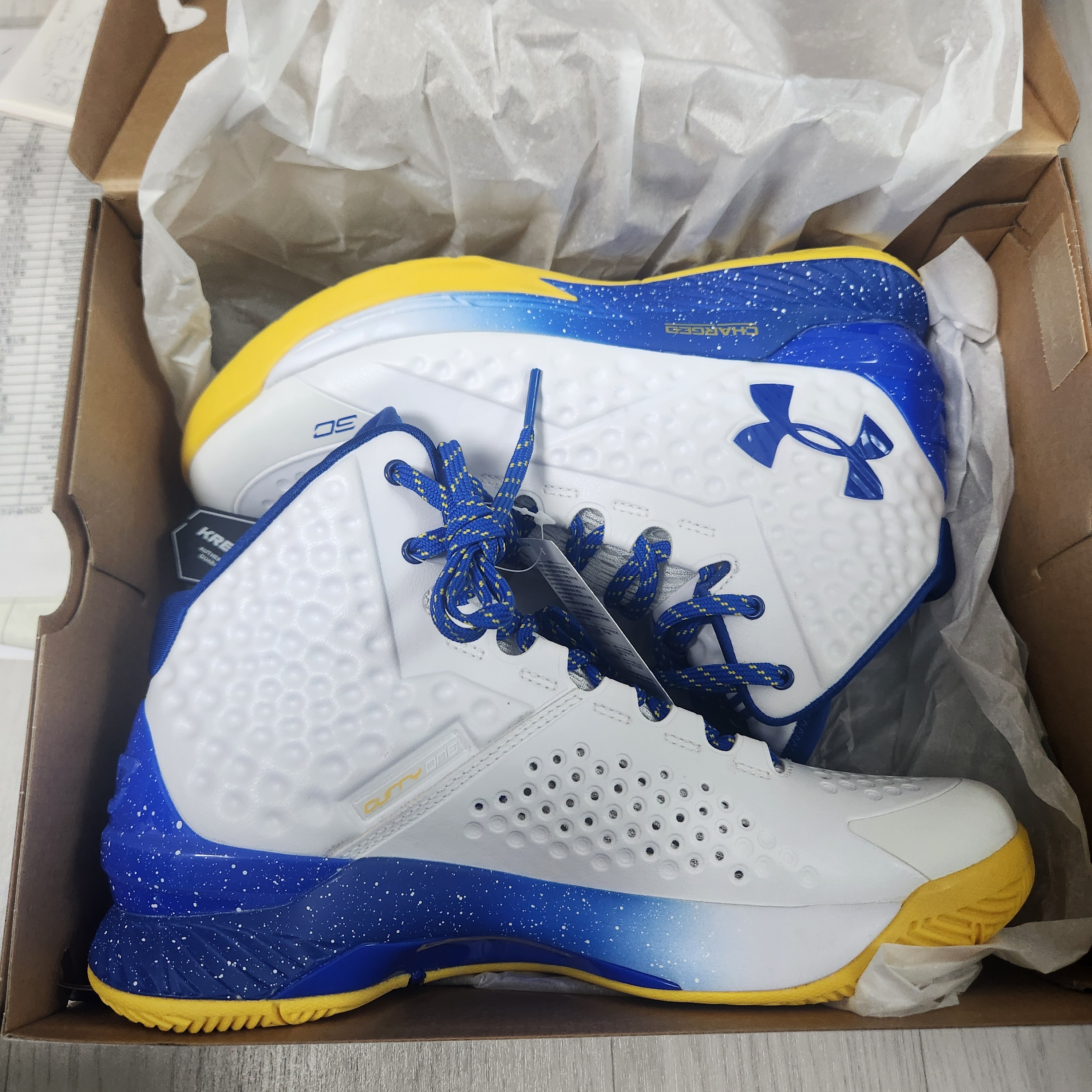 Under Armour Curry 1 White Taxi Royal 착용 스타일 - 2