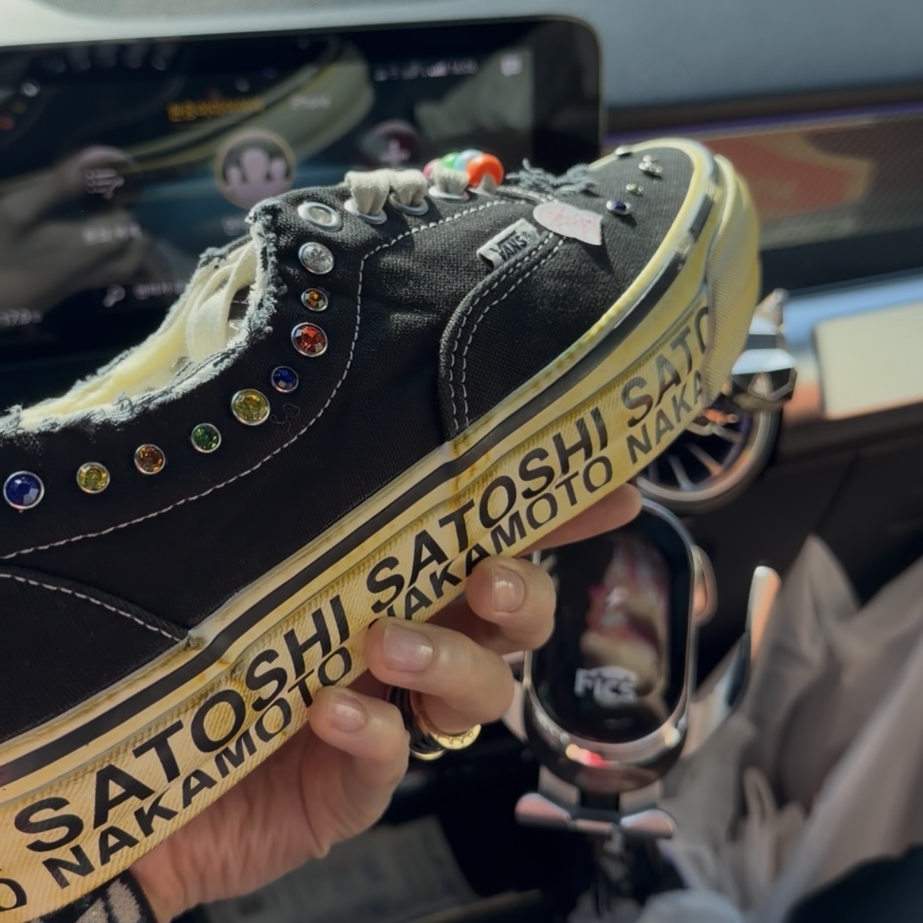 Vans x Satoshi Nakamoto OTW Era 95 Gems Black 착용 스타일 - 1