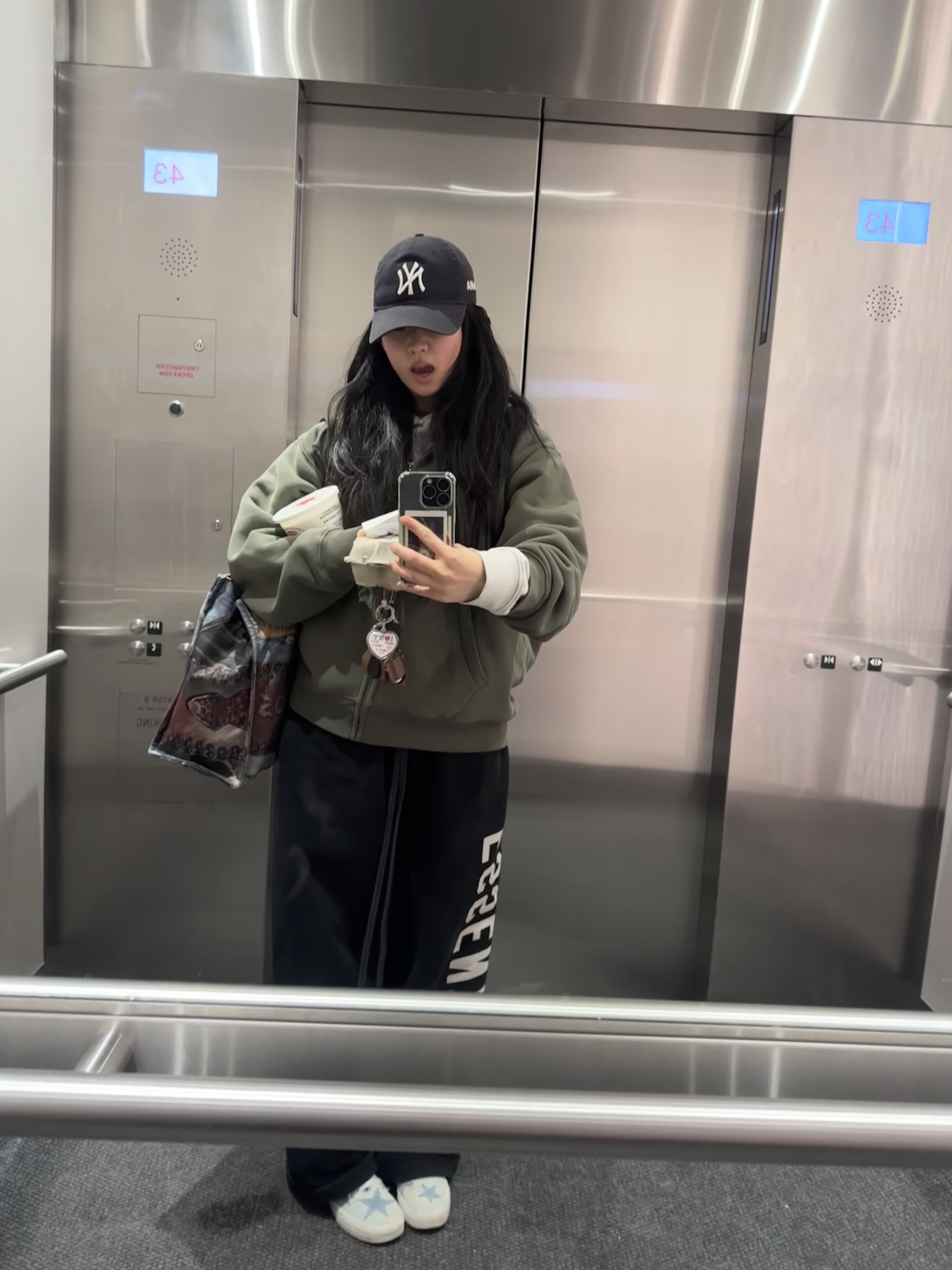 Essentials Fleece Relaxed Sweatpant Black - 24FW, Acne Studios Logo Shoulder Tote Bag Blue Black 착용 스타일