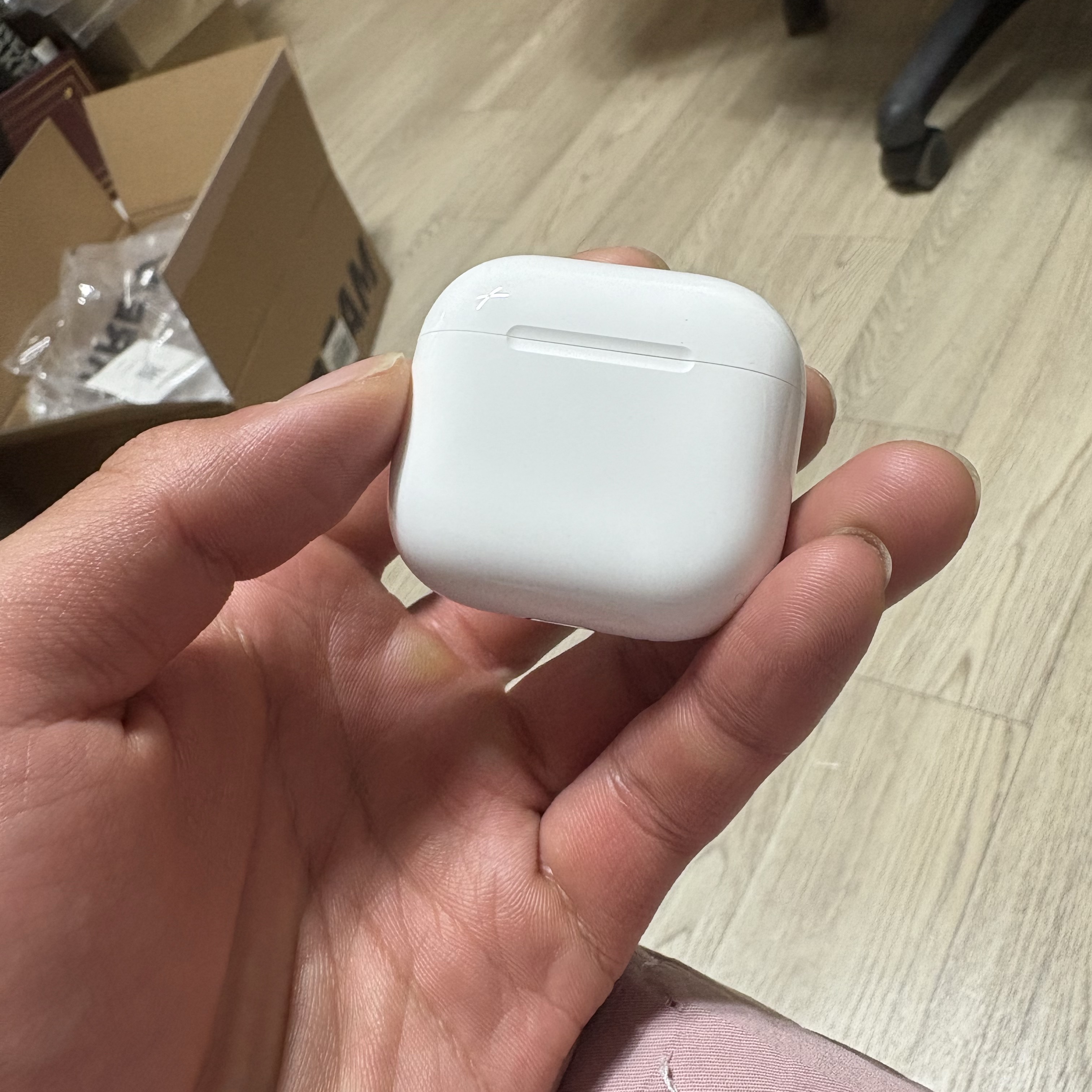 Apple AirPods 4th Gen with Active Noise Cancellation (Korean Ver.) 착용 스타일