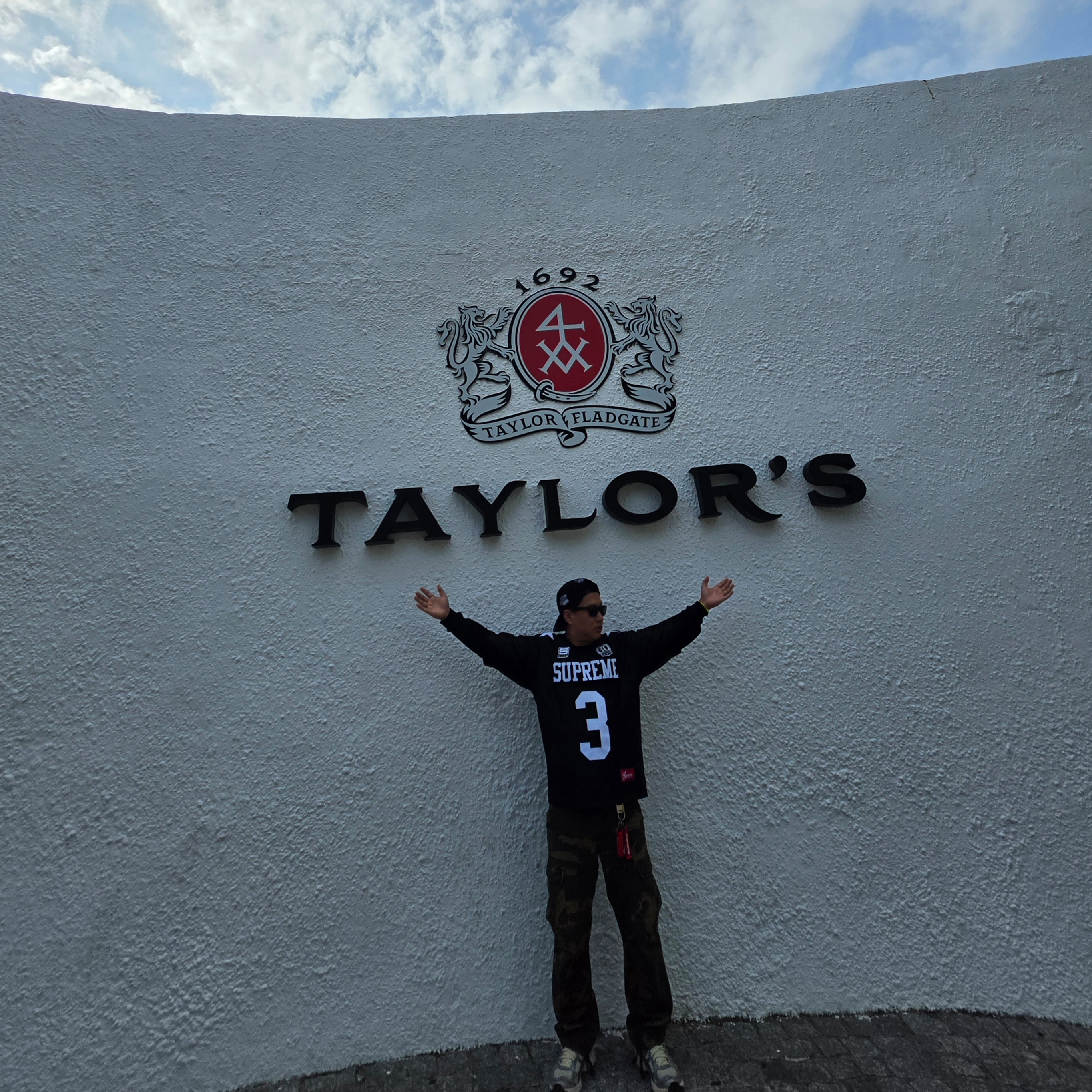 Supreme Star Football Jersey Black - 24FW, Supreme World Famous S Logo 6-Panel Black 착용 스타일 - 2