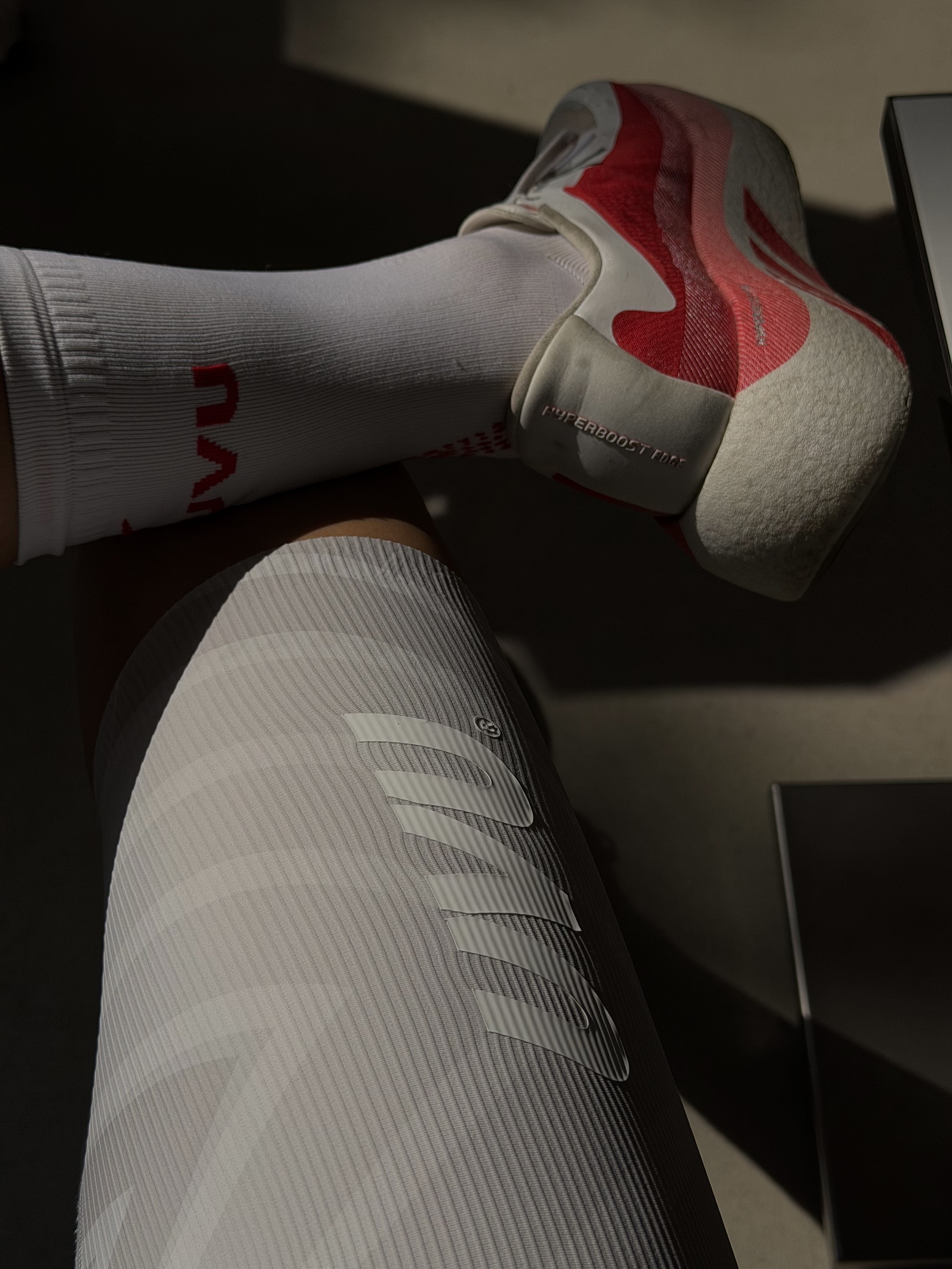 UVU Half Tight 2.0 Light Grey, UVU Seoul '26 Running Sock White 착용 스타일 - 5