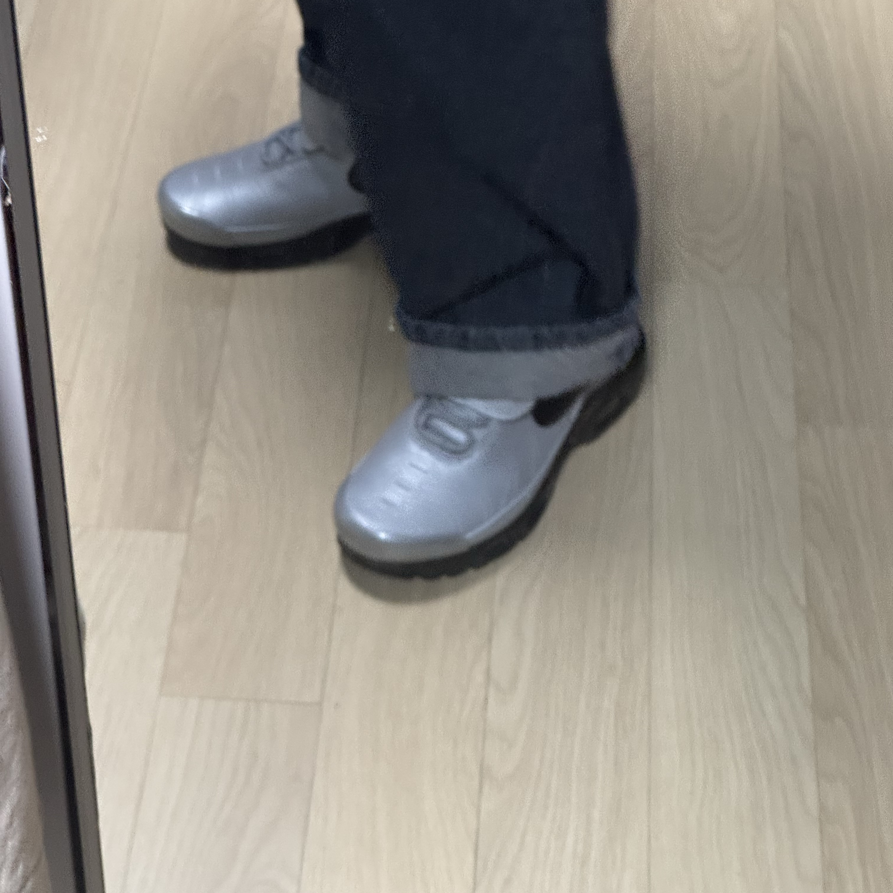 Nike Air Max Plus TNPO Wolf Grey and Black 착용 스타일 - 4
