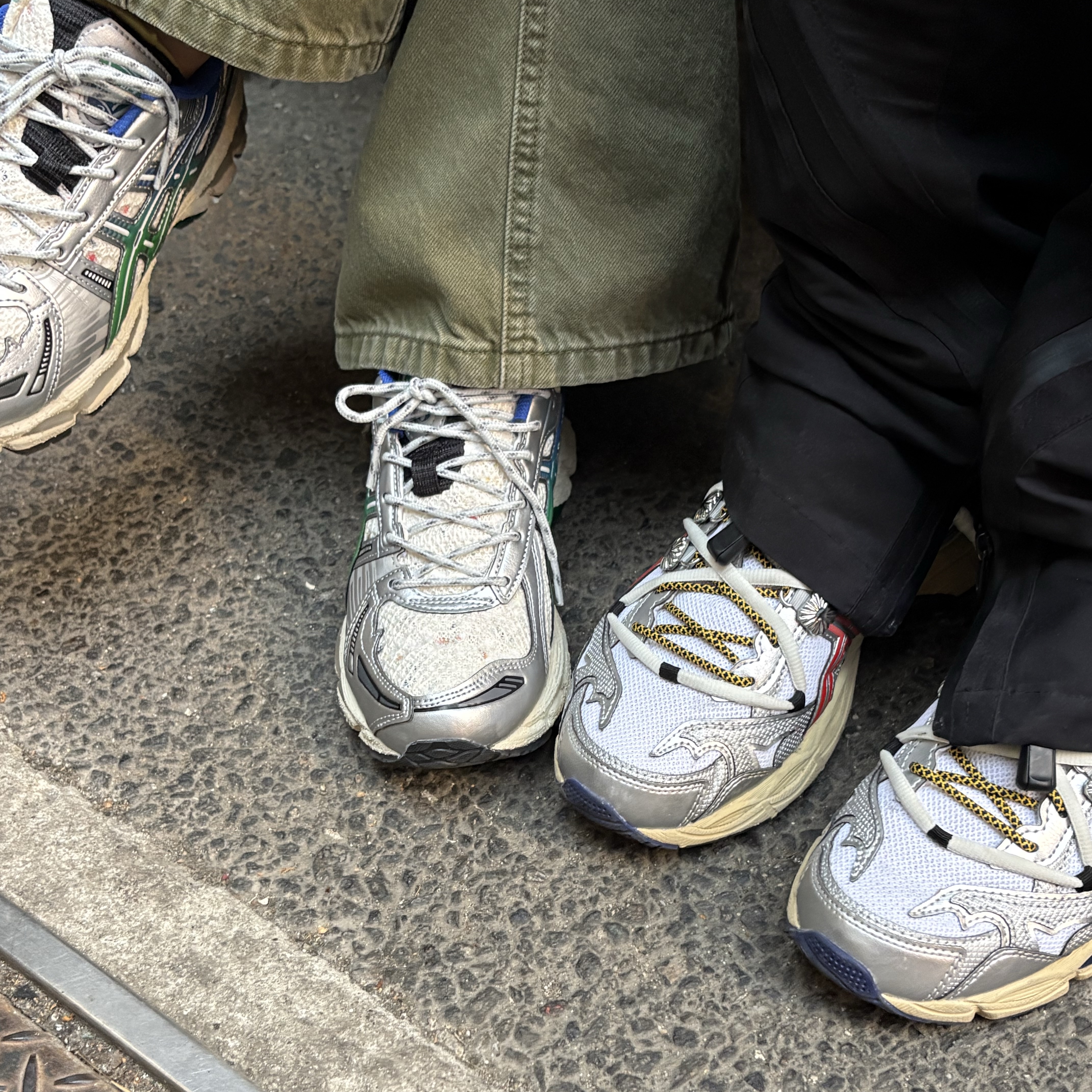 Asics x Carnival Gel-Kayano 12.1 Cream Green Basil, Asics x Toga Gel-Cumulus 16 TG White Red Pure Silver 착용 스타일