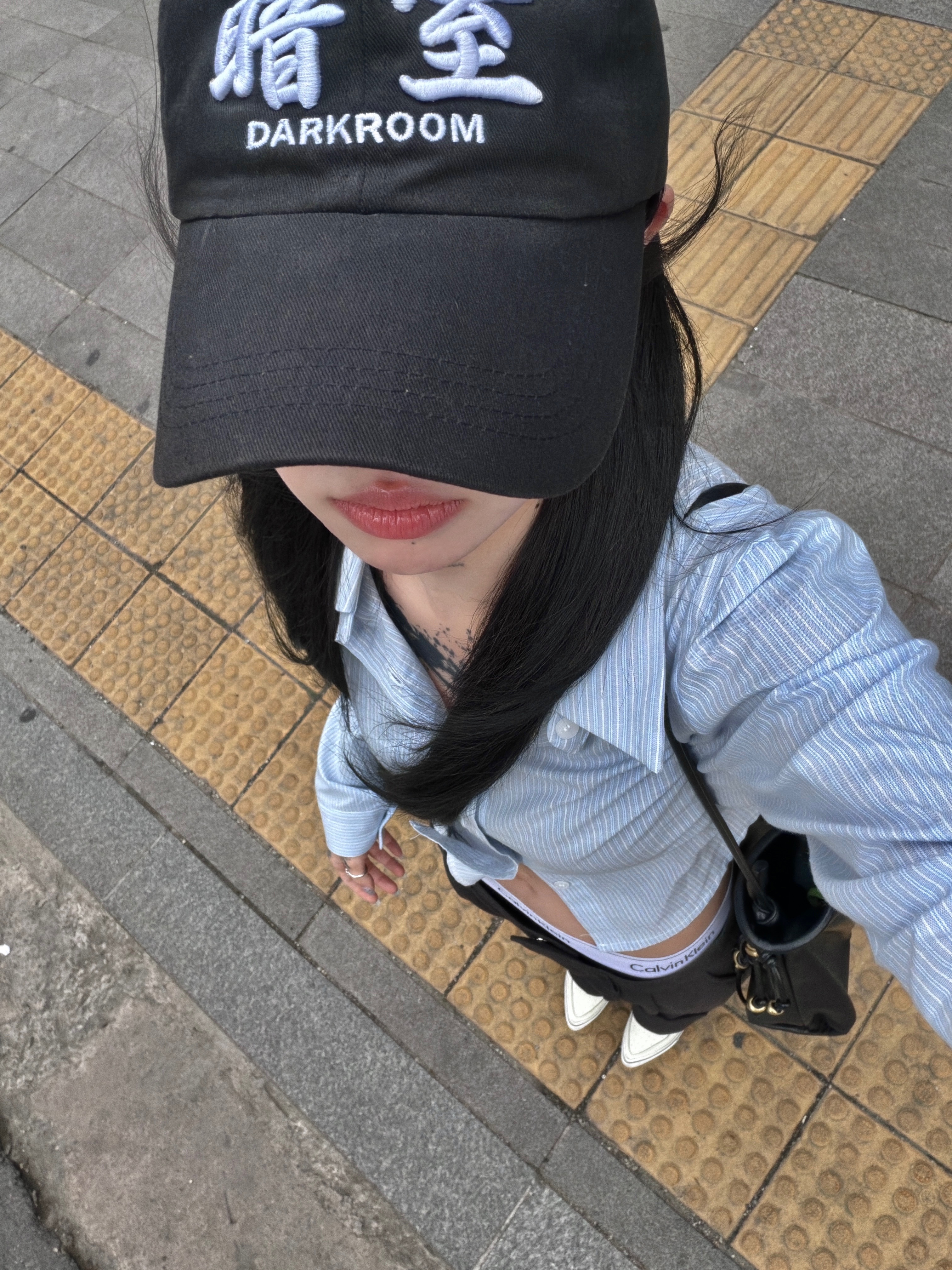 Darkr8m Studio White Logo Cap, (W) Calvin Klein Modern Cotton Bikini Brief Black 착용 스타일