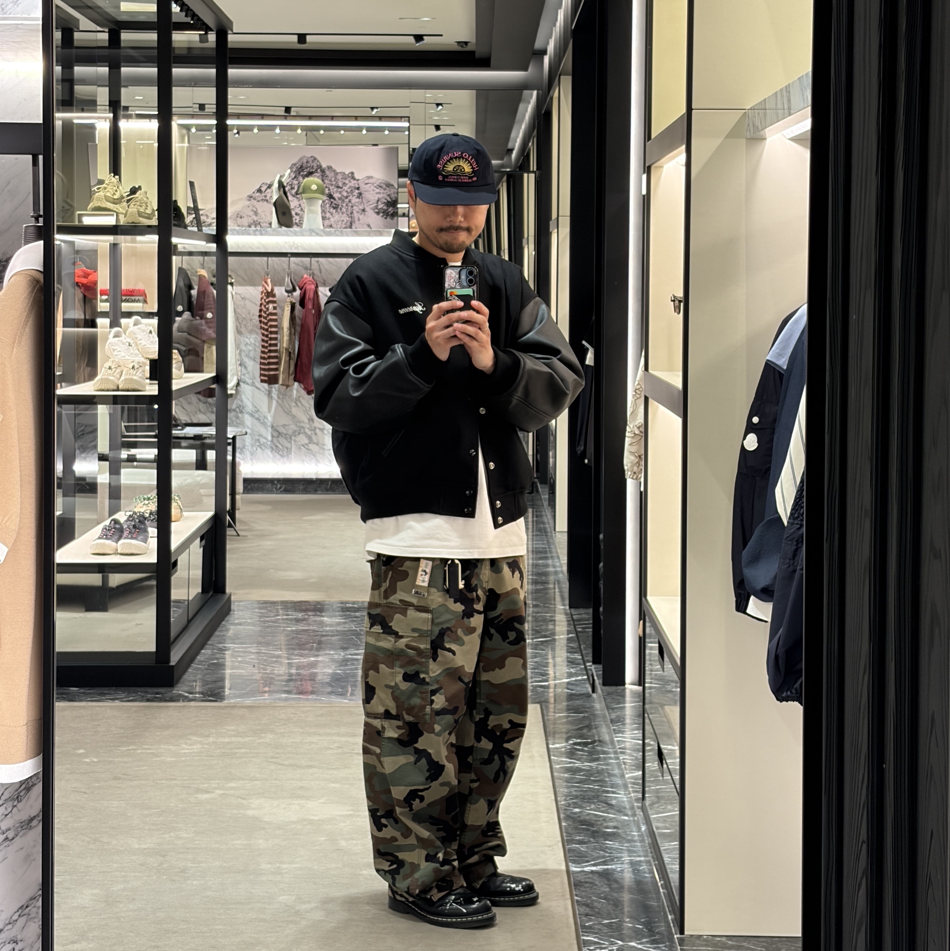 Hello Sunrise Washed Two Tone Arch Logo 6panel Cap Navy, Supreme Cross Varsity Jacket Black - 26SS 착용 스타일