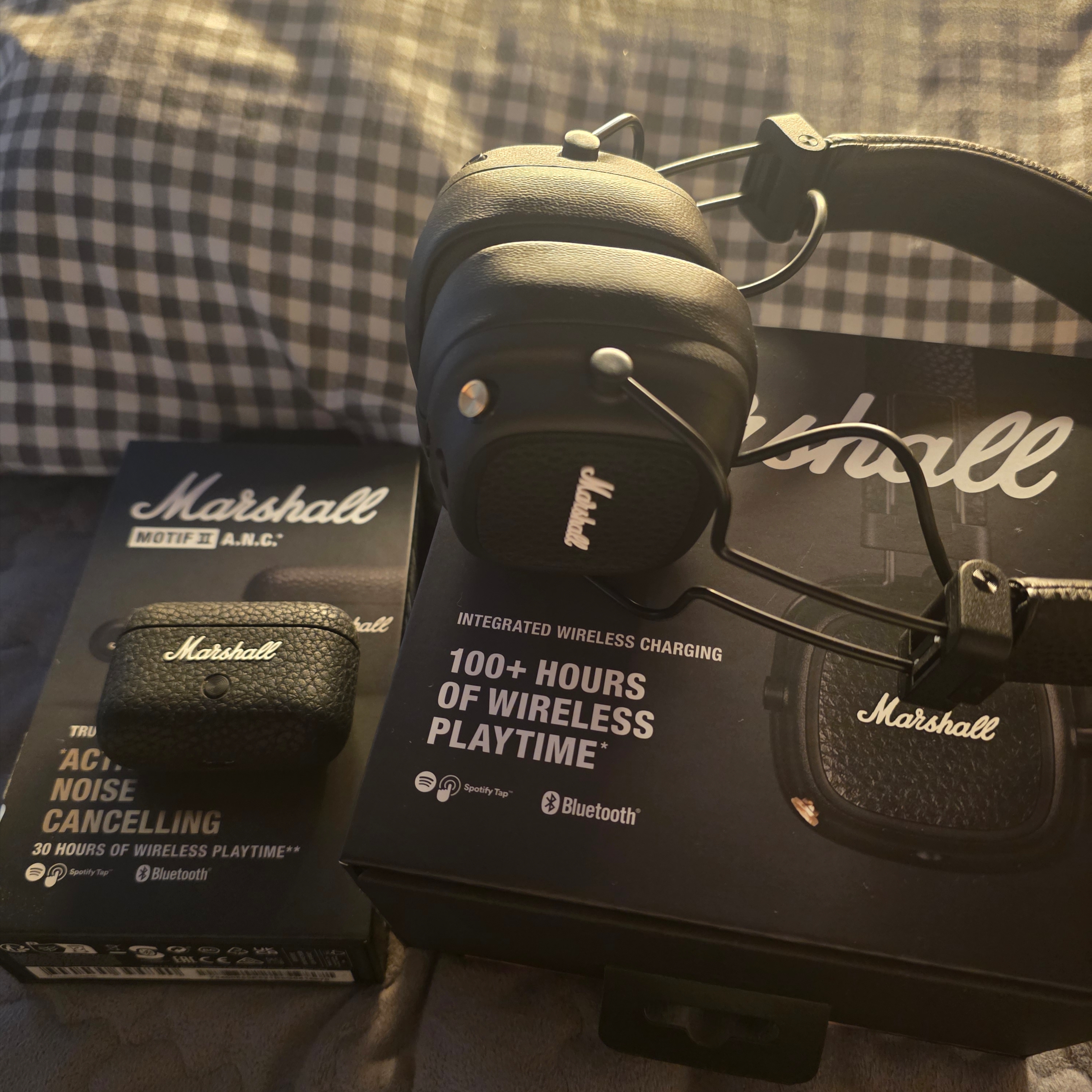 Marshall Major V Black (Korean Ver.), Marshall Motif II A.N.C Black (Korean Ver.) 착용 스타일