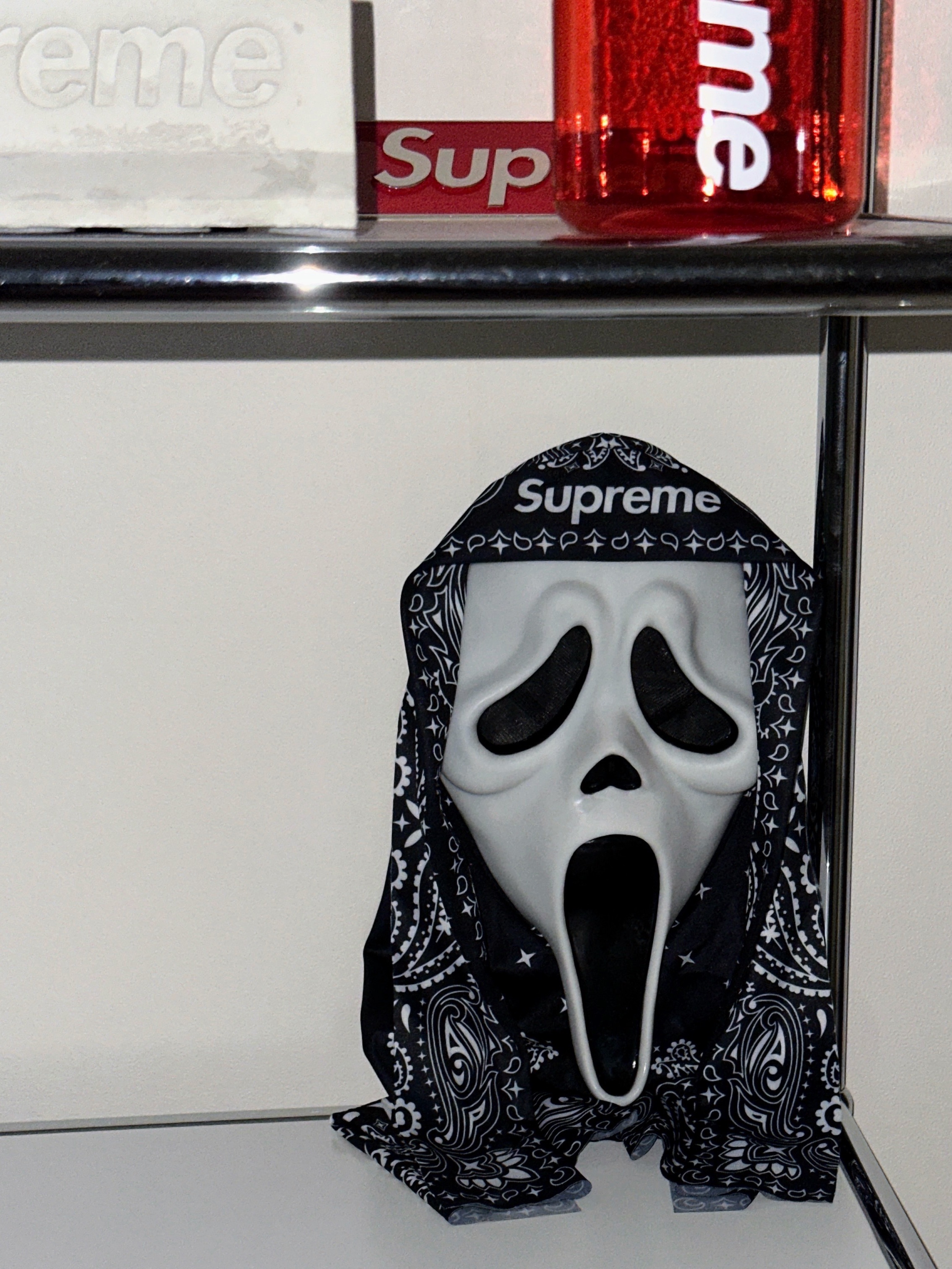 Supreme Ghostface Mask Black - 26SS 착용 스타일