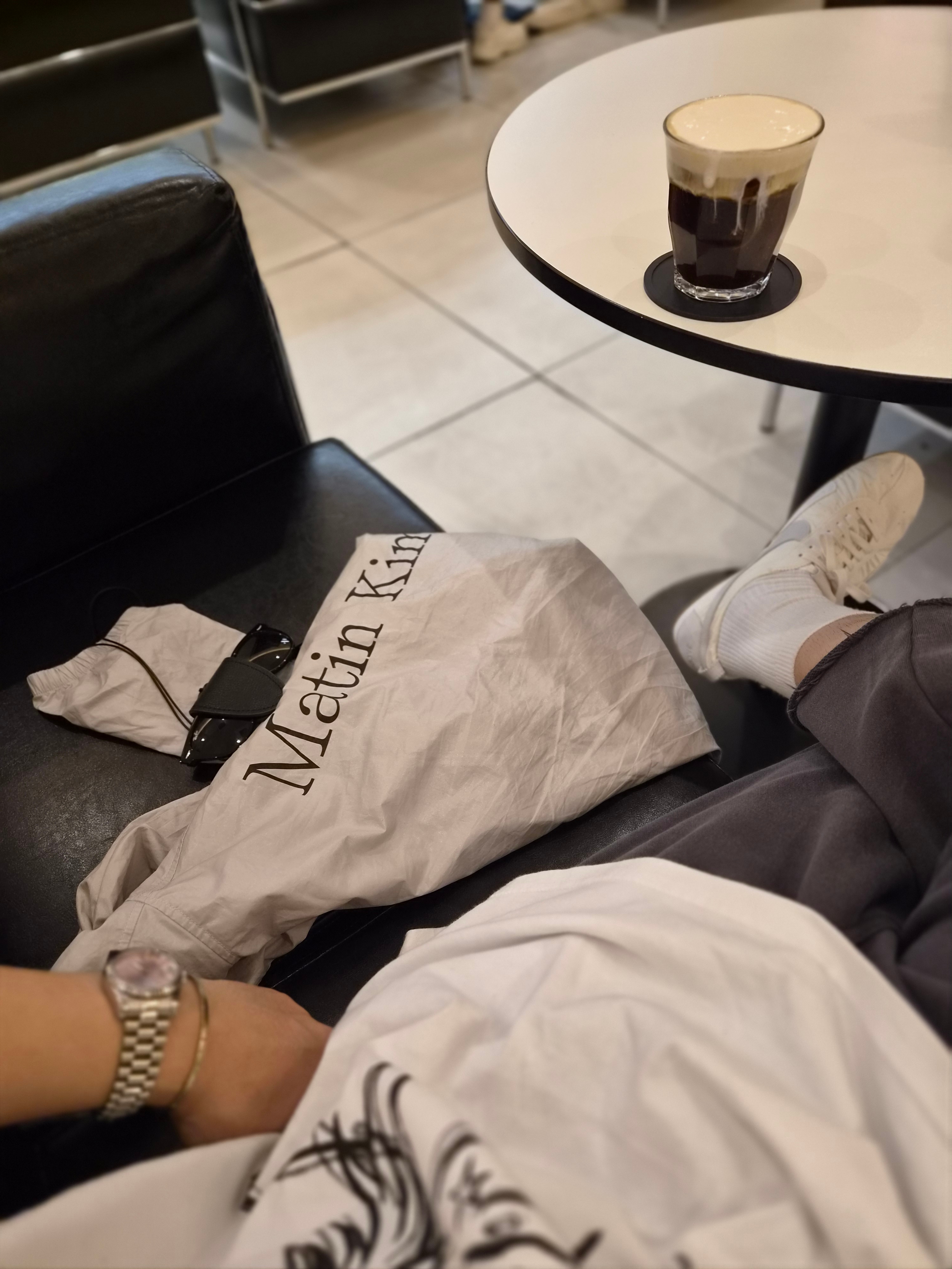 Nike x Jacquemus Moon Shoe SP Soft Pearl Sail, Matin Kim Matin High Neck Hoody Coating Jumper Light Grey 착용 스타일 - 1