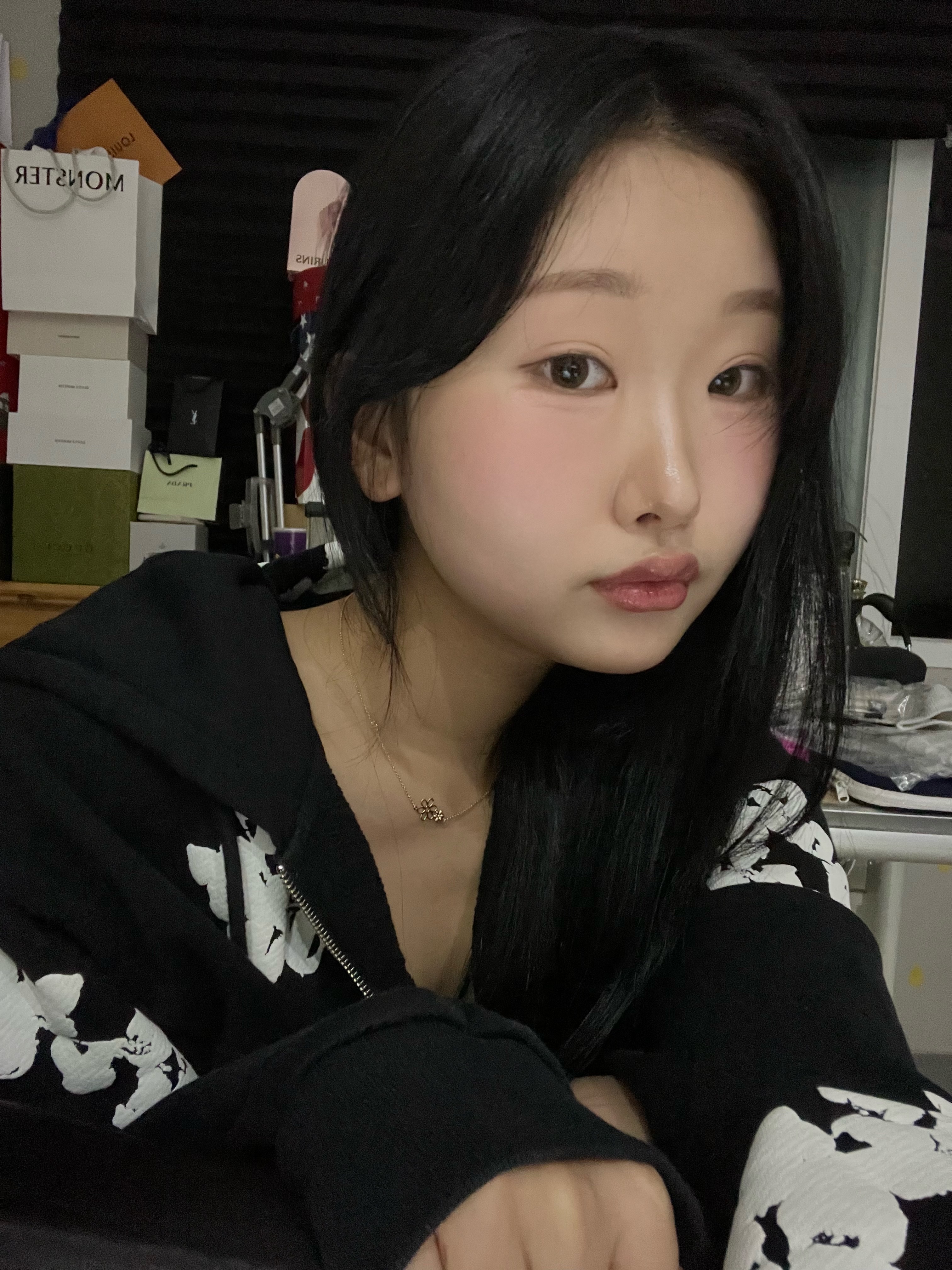 Denim Tears Cotton Wreath Zip Hoodie Black 착용 스타일 - 1